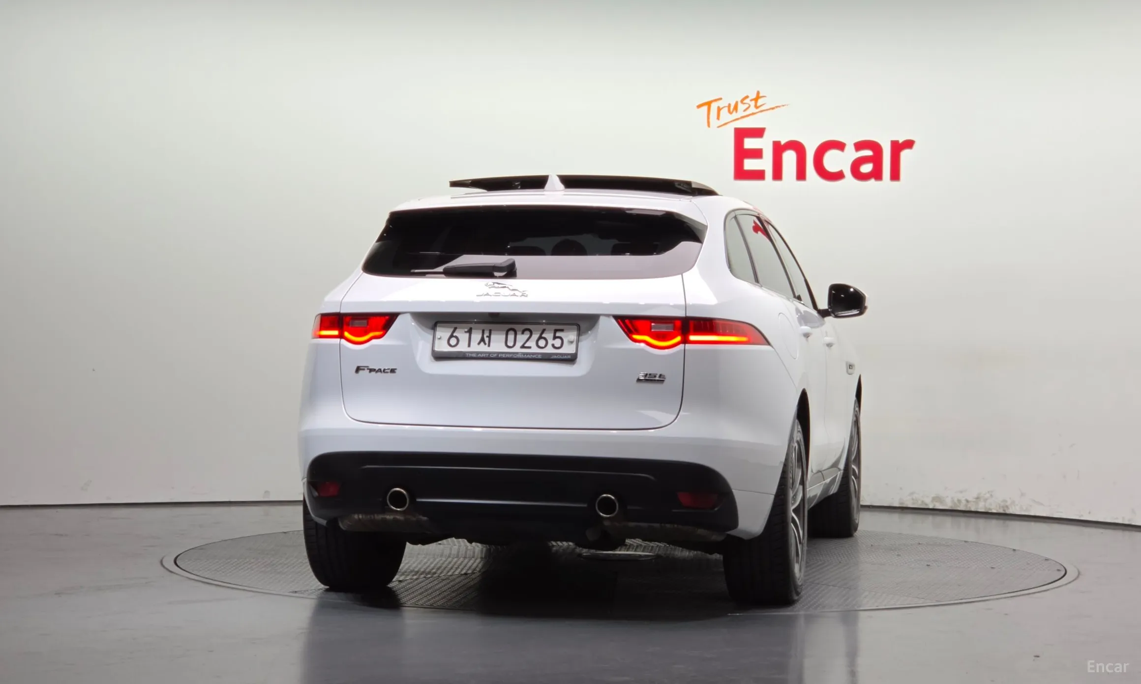 Jaguar F-PACE превью 4