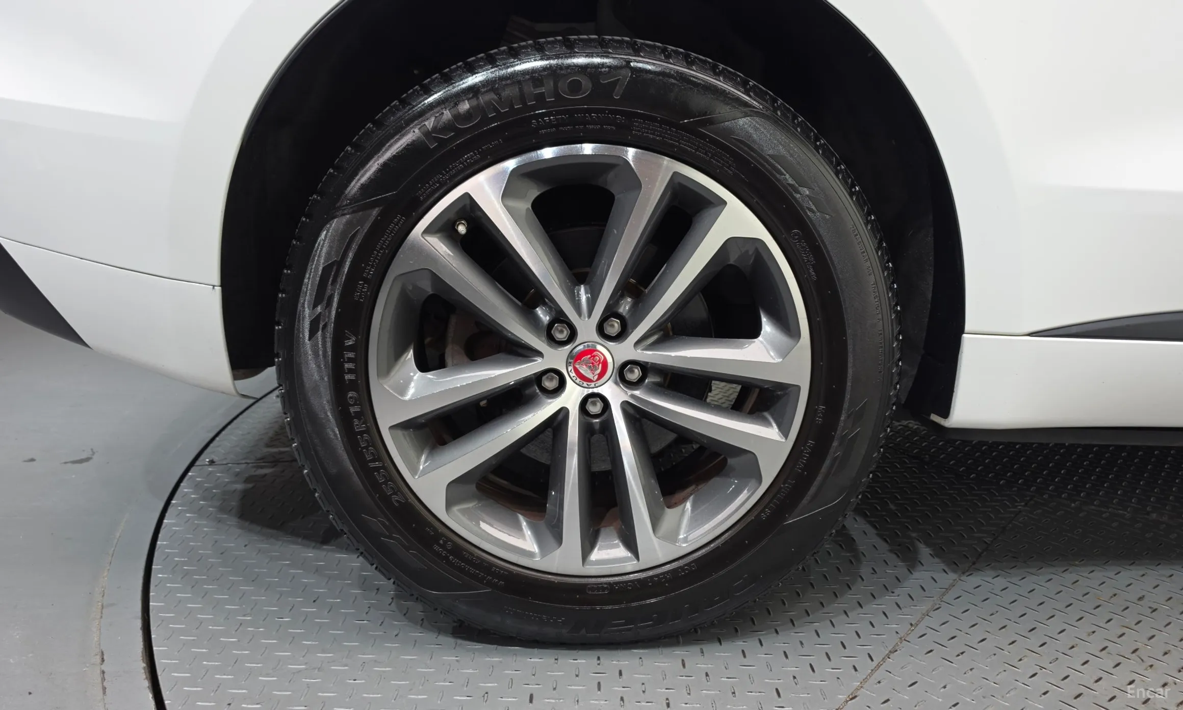 Jaguar F-PACE превью 5