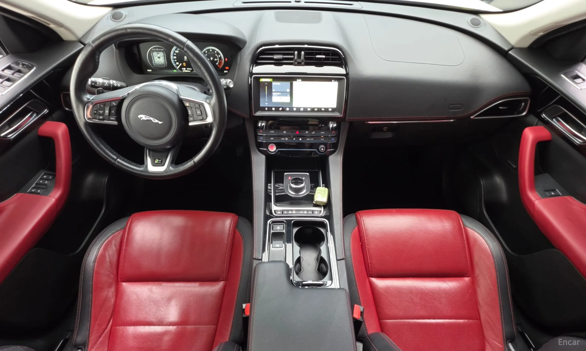 Jaguar F-PACE превью 7