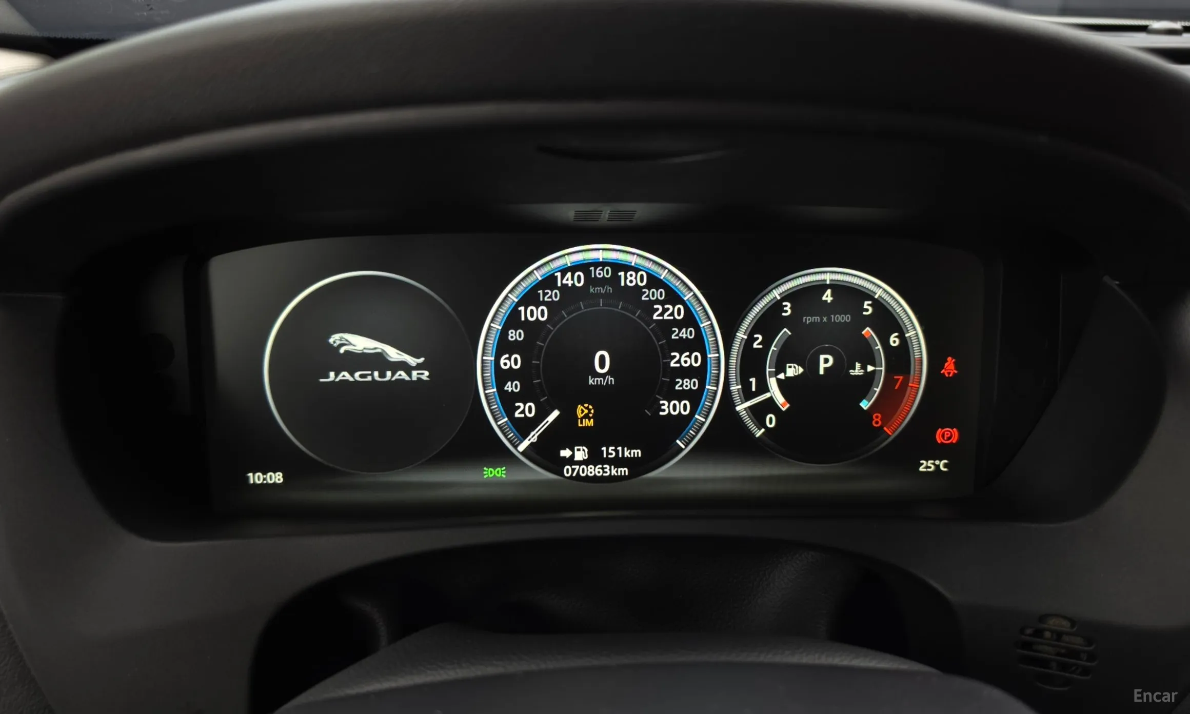 Jaguar F-PACE превью 8