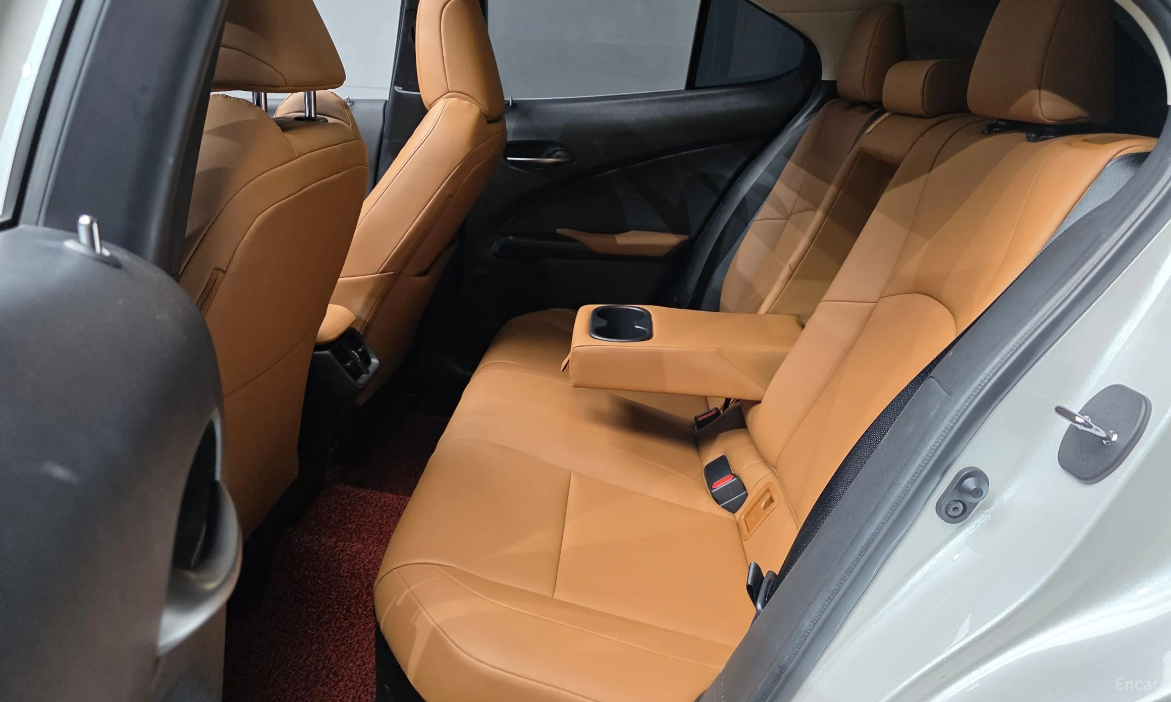 Lexus UX250h превью 12