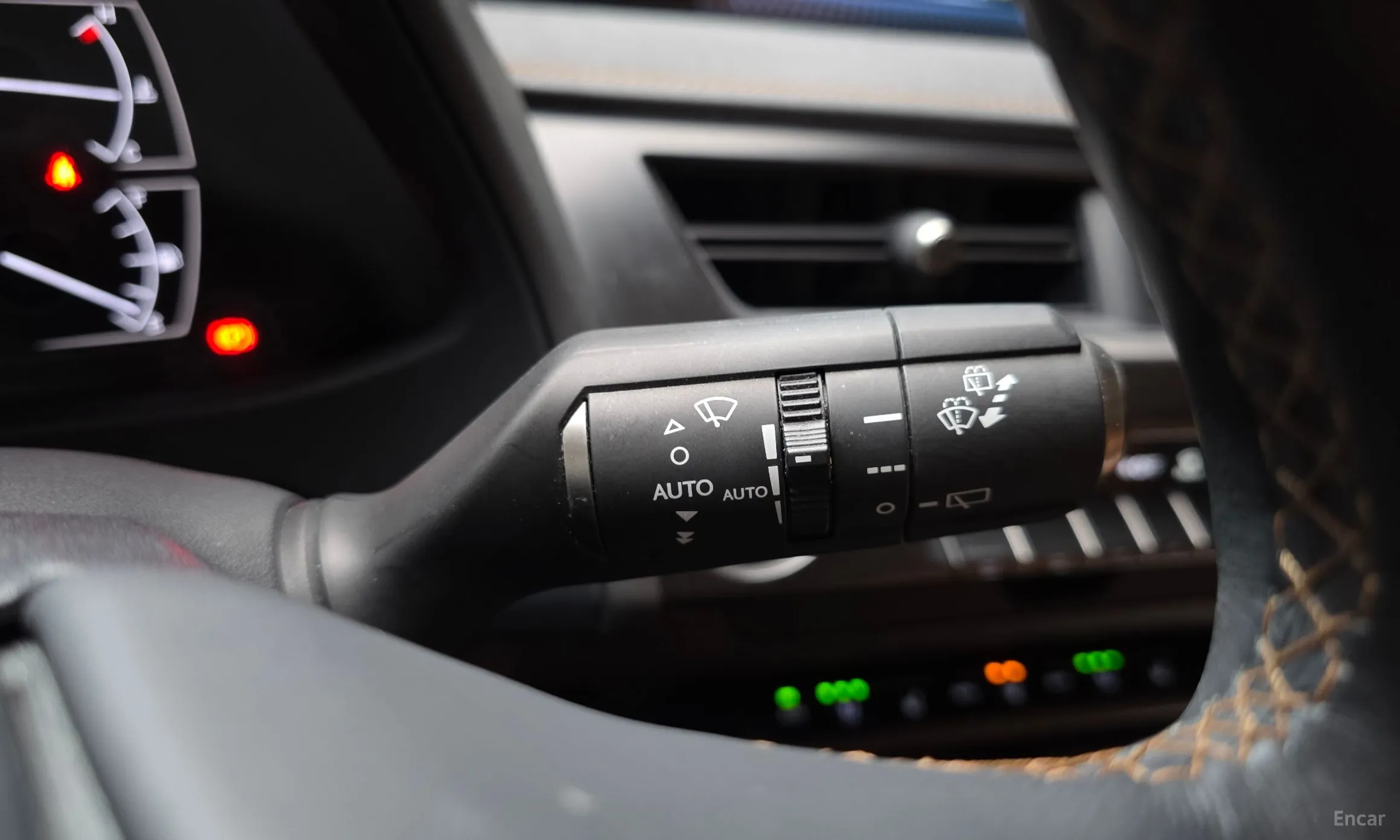 Lexus UX250h превью 19
