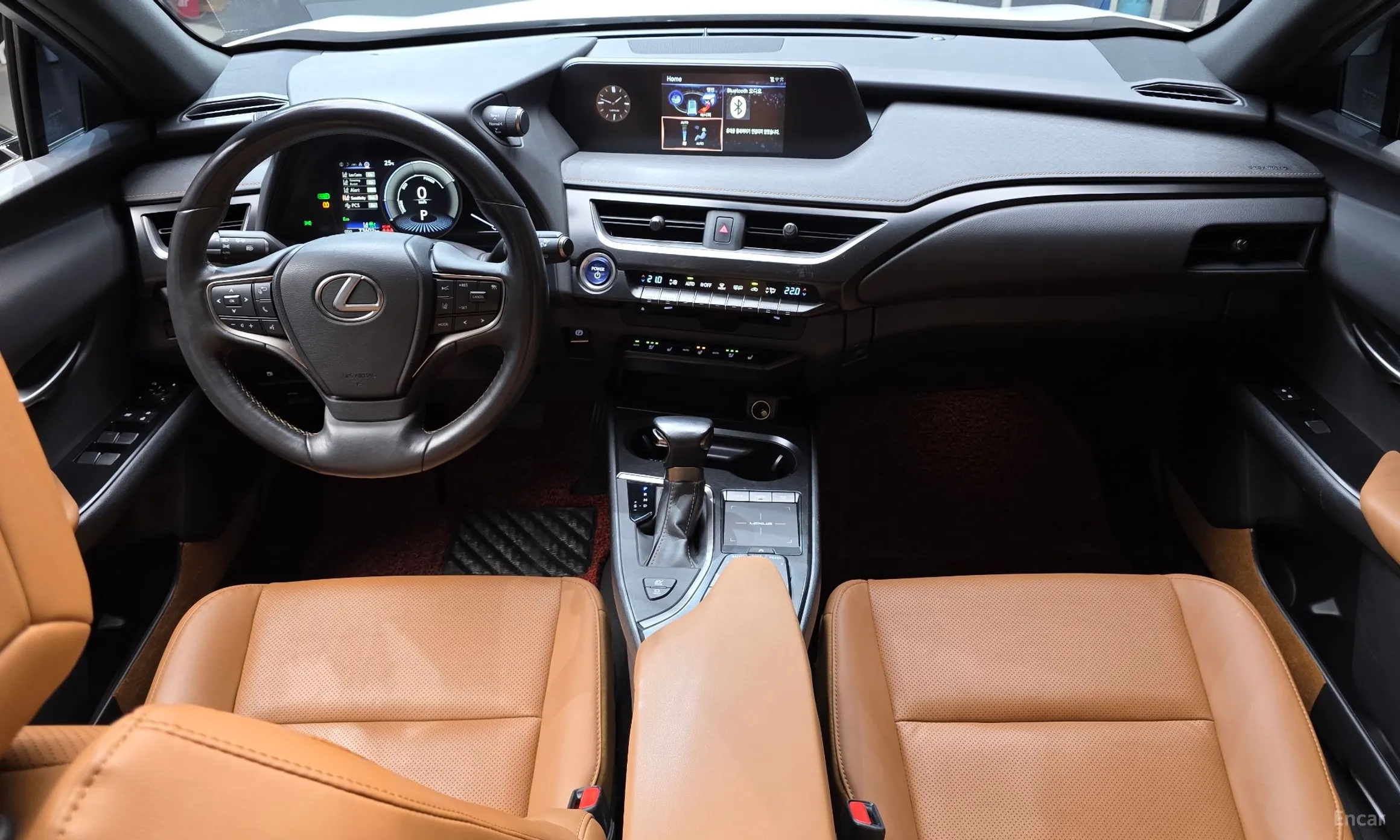 Lexus UX250h превью 7