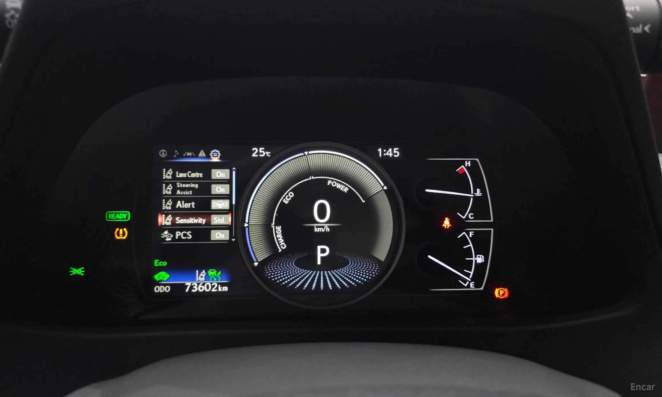 Lexus UX250h превью 8