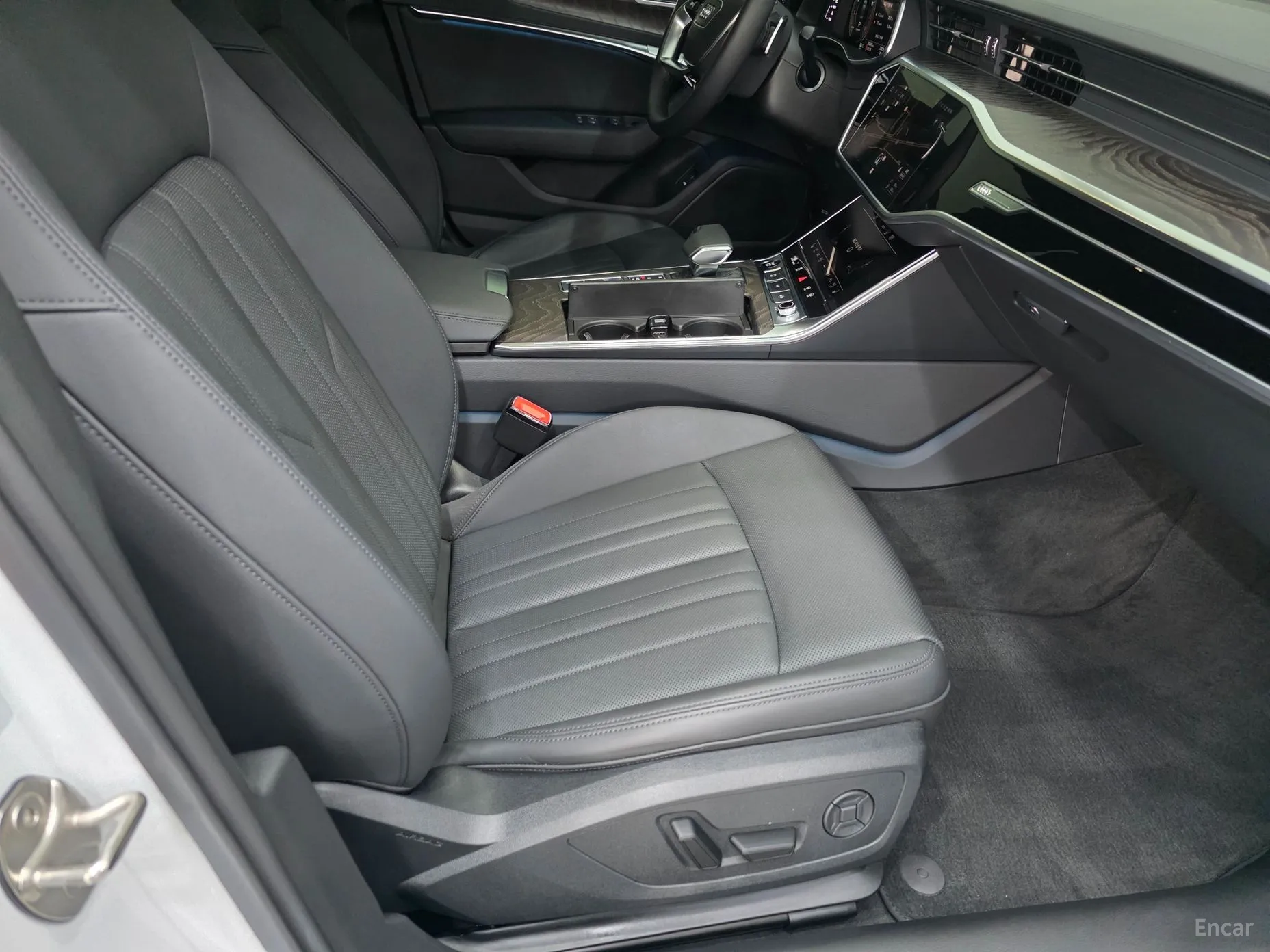 Audi A6 (C8) превью 10