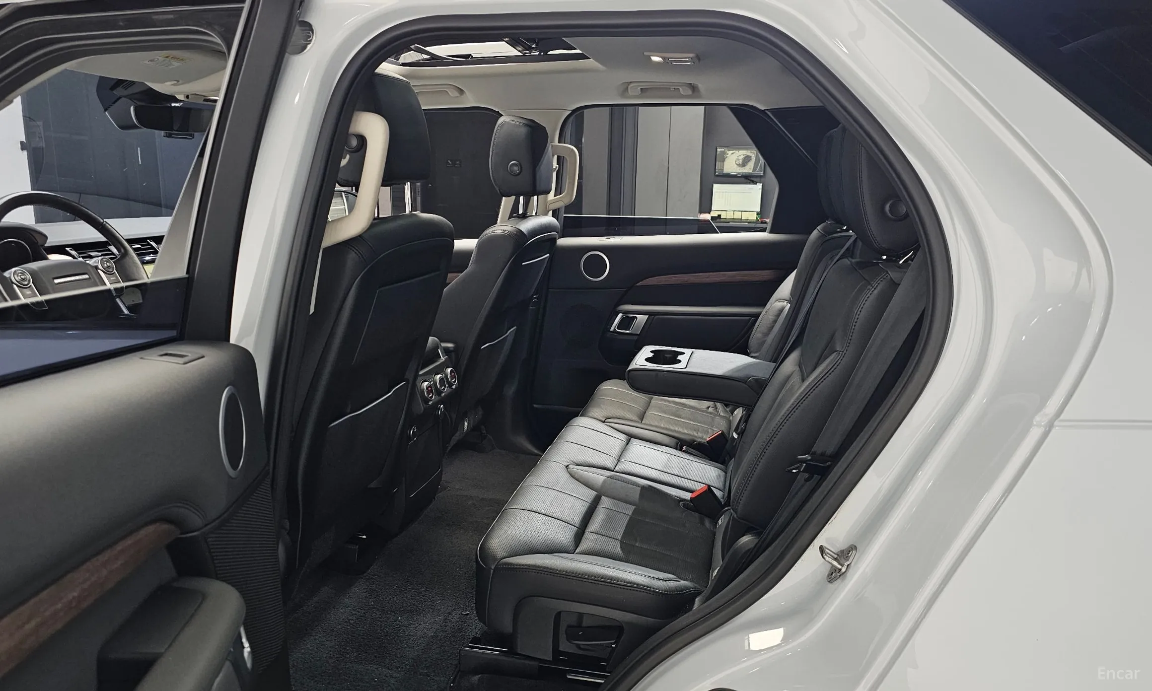 Land Rover Discovery 5 превью 11