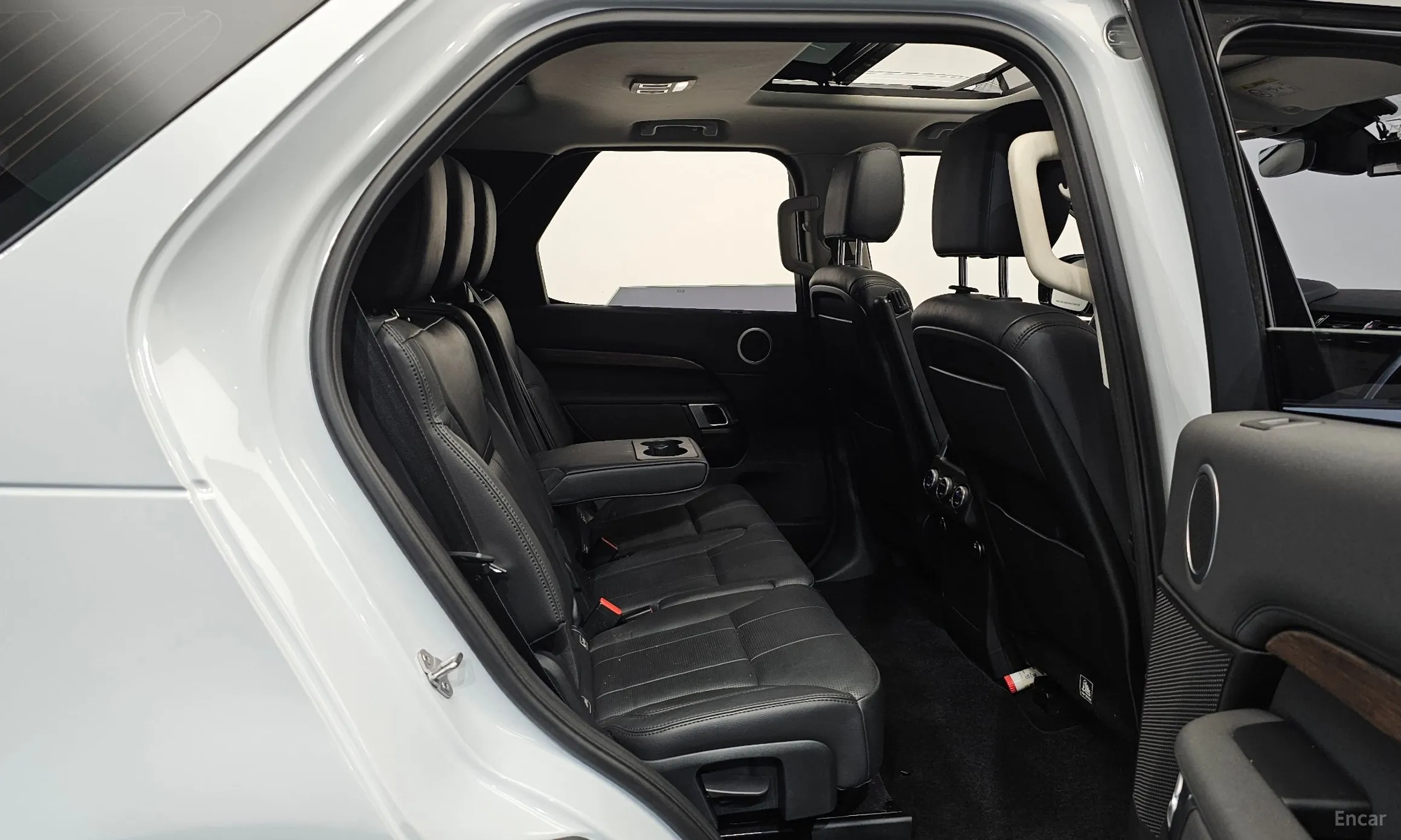Land Rover Discovery 5 превью 12