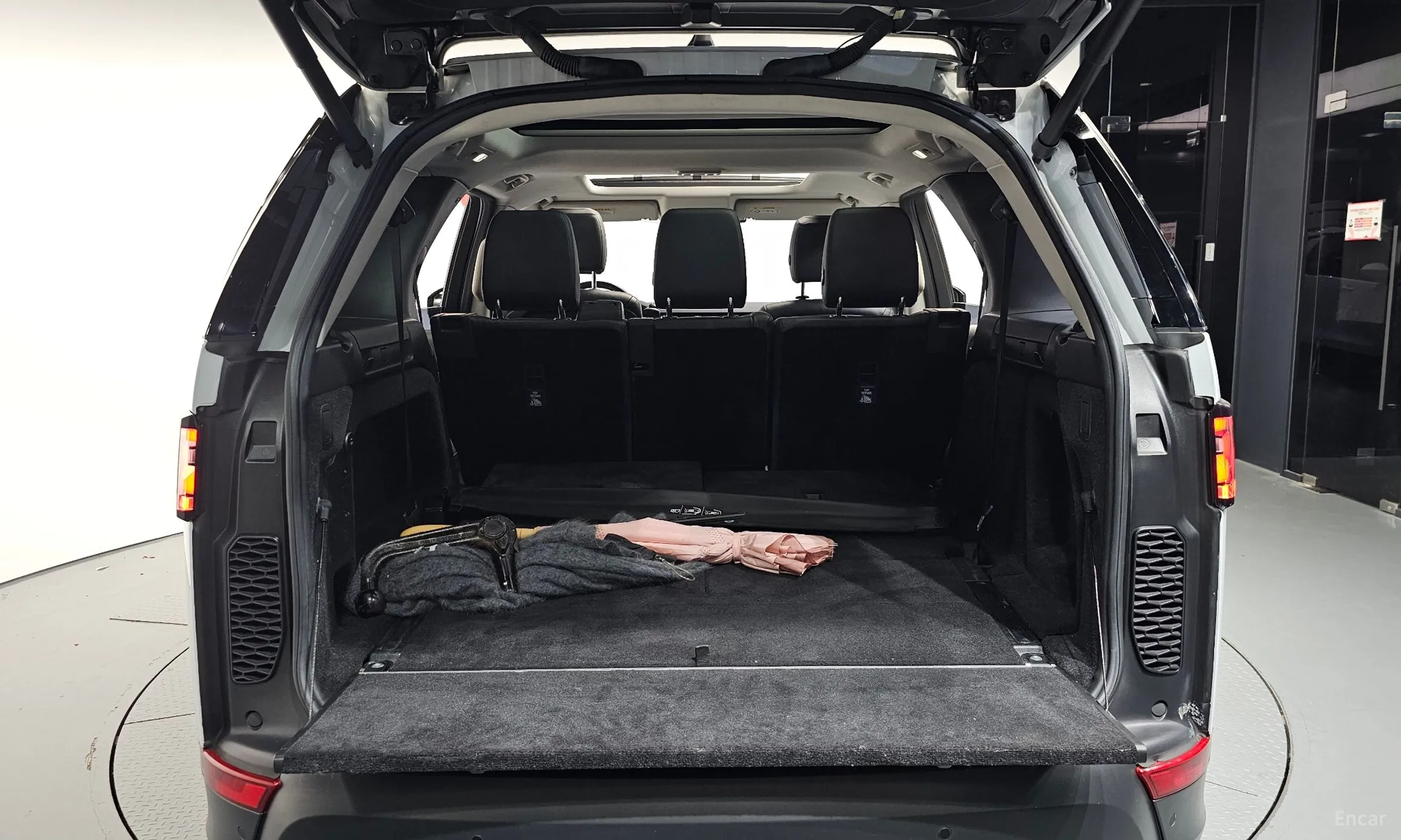 Land Rover Discovery 5 превью 20