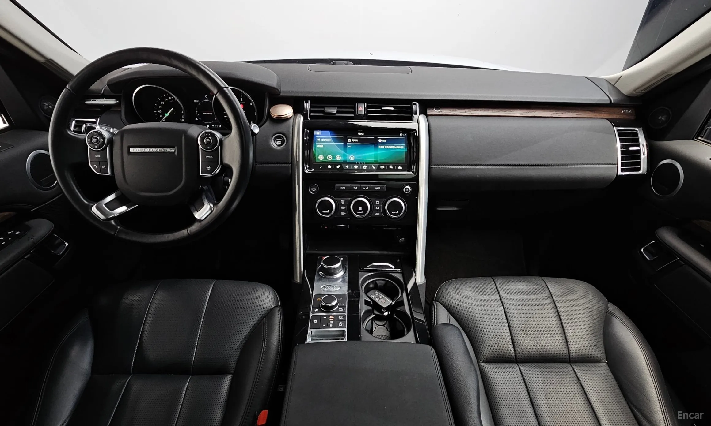 Land Rover Discovery 5 превью 7