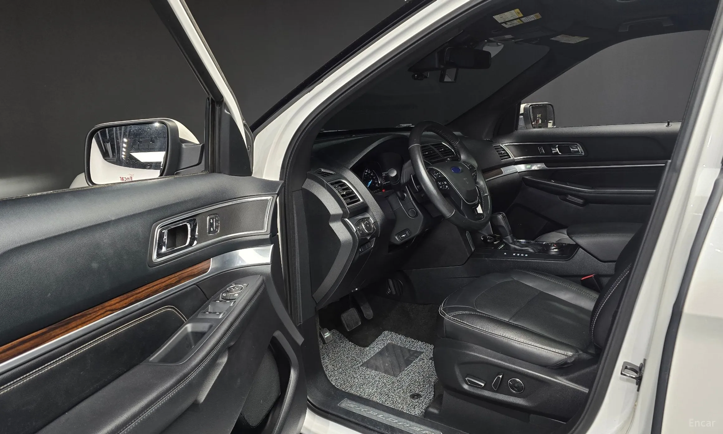 Ford Explorer превью 10