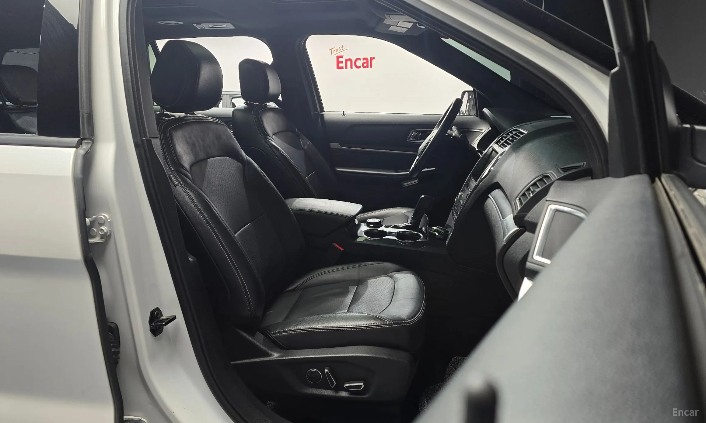 Ford Explorer превью 11
