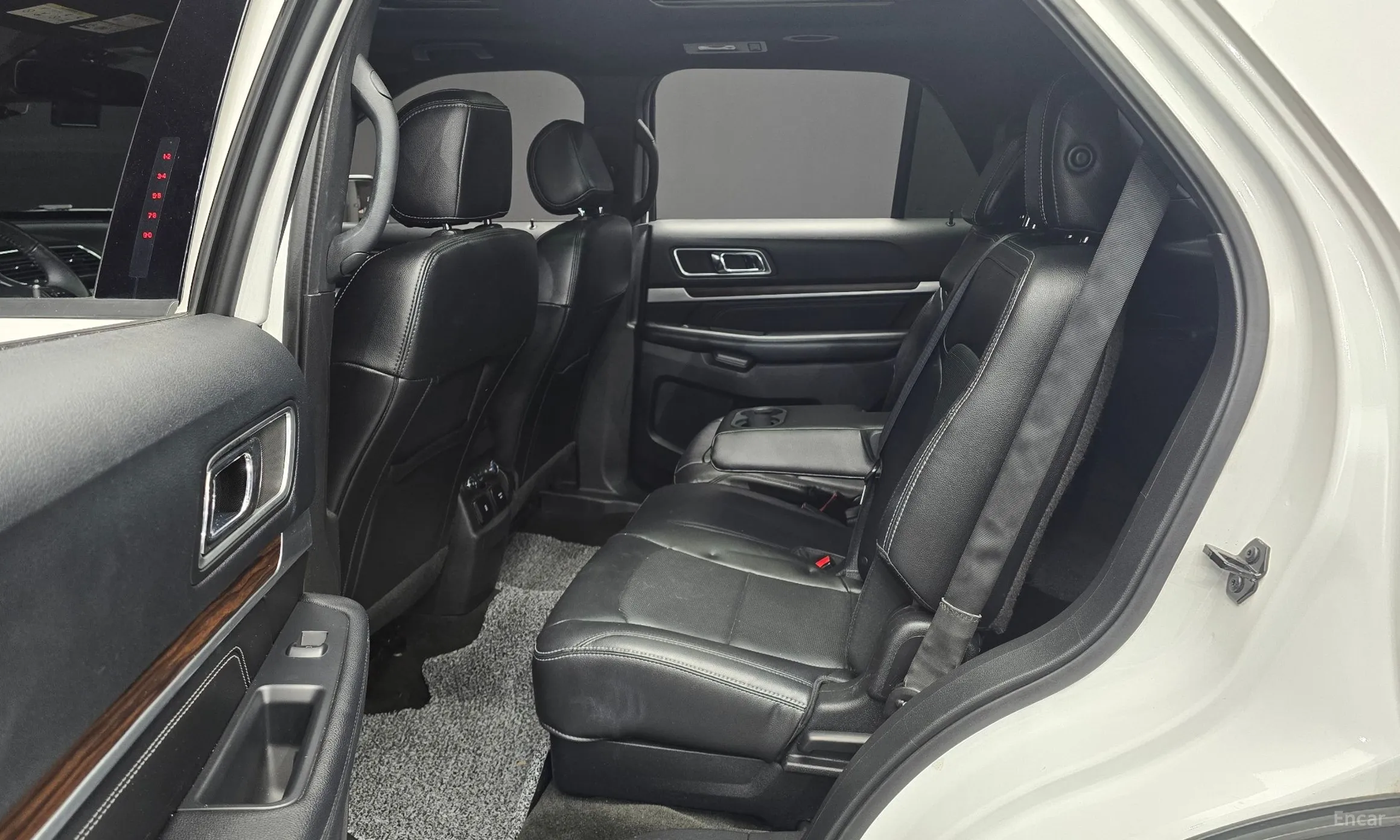 Ford Explorer превью 12