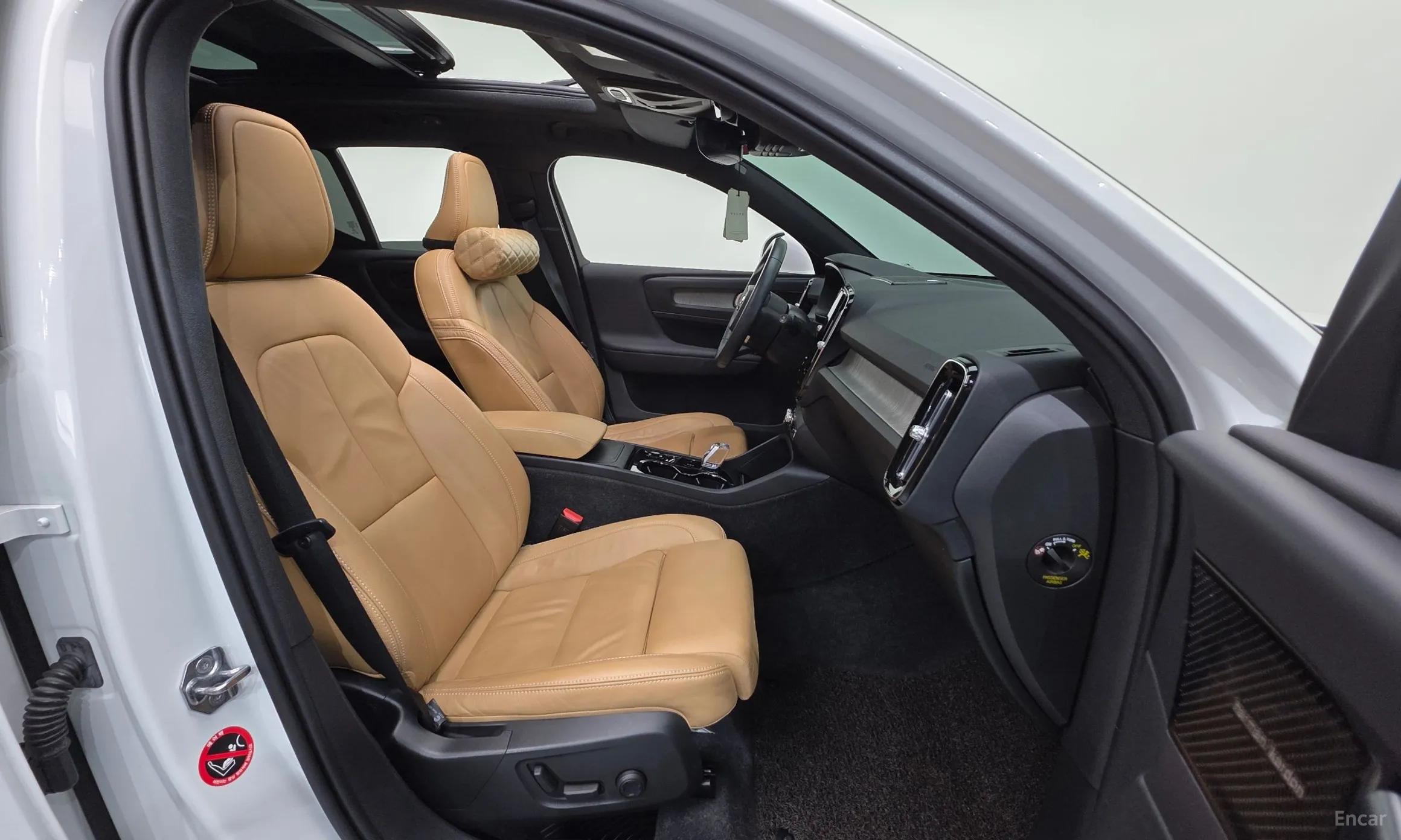 Volvo XC40 превью 10