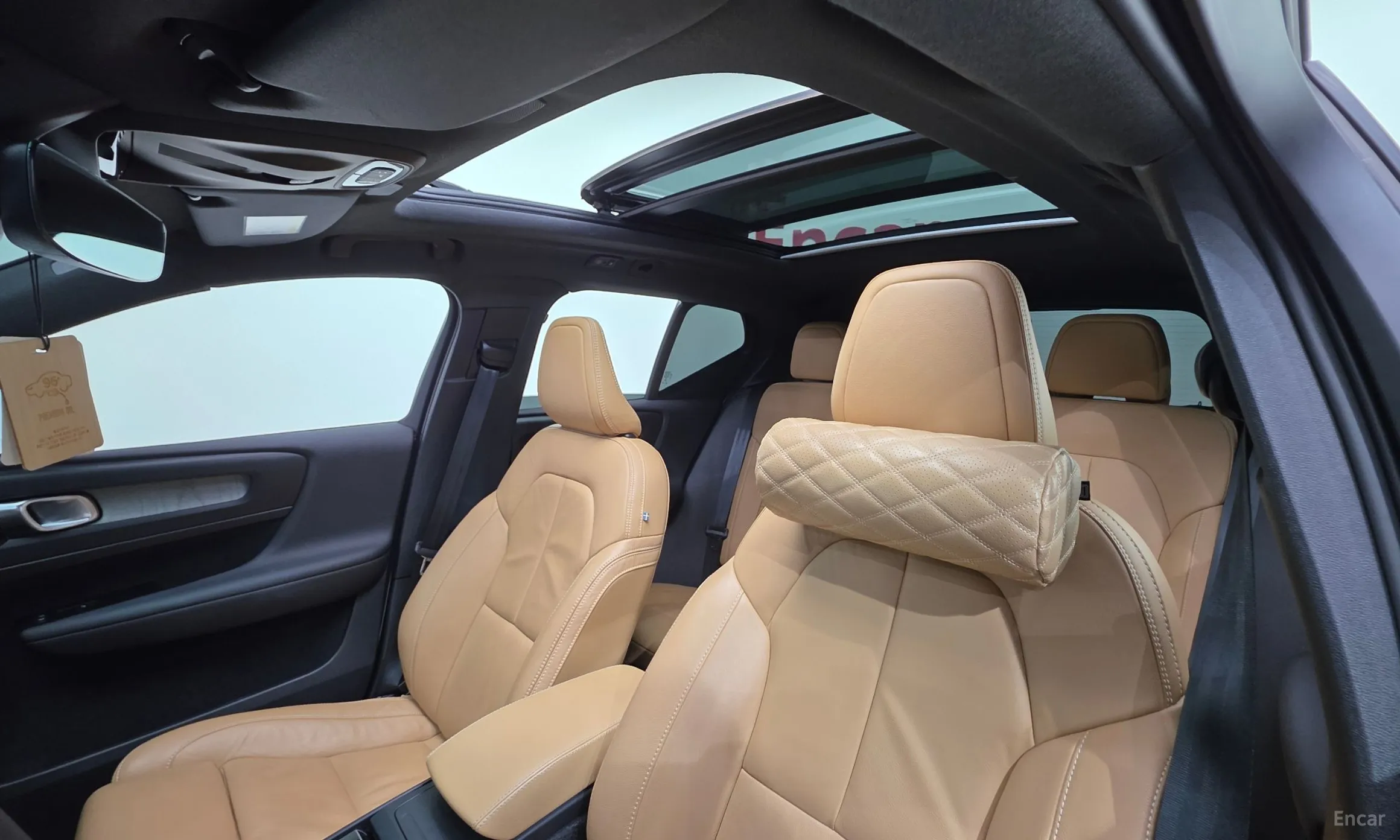Volvo XC40 превью 11
