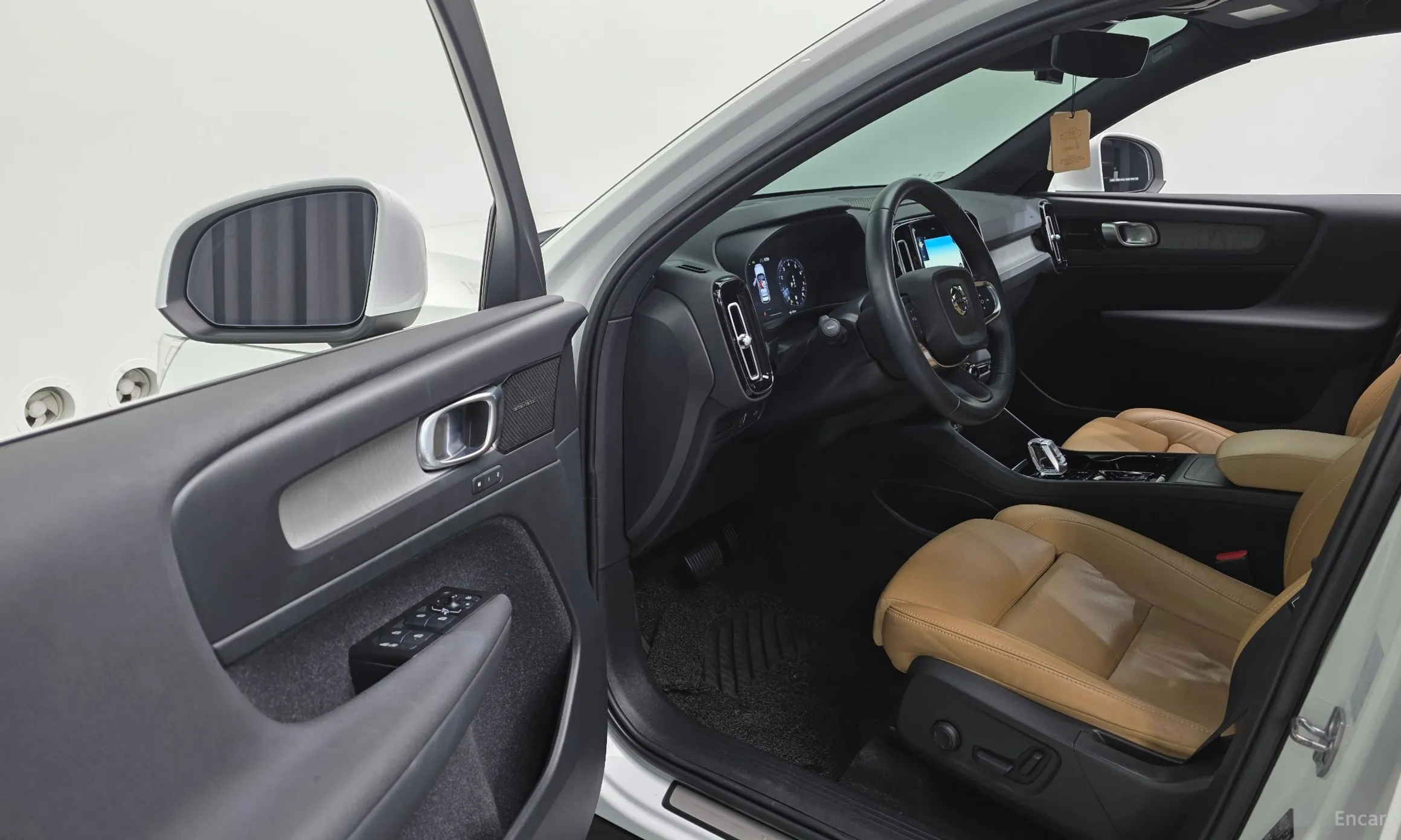 Volvo XC40 превью 12