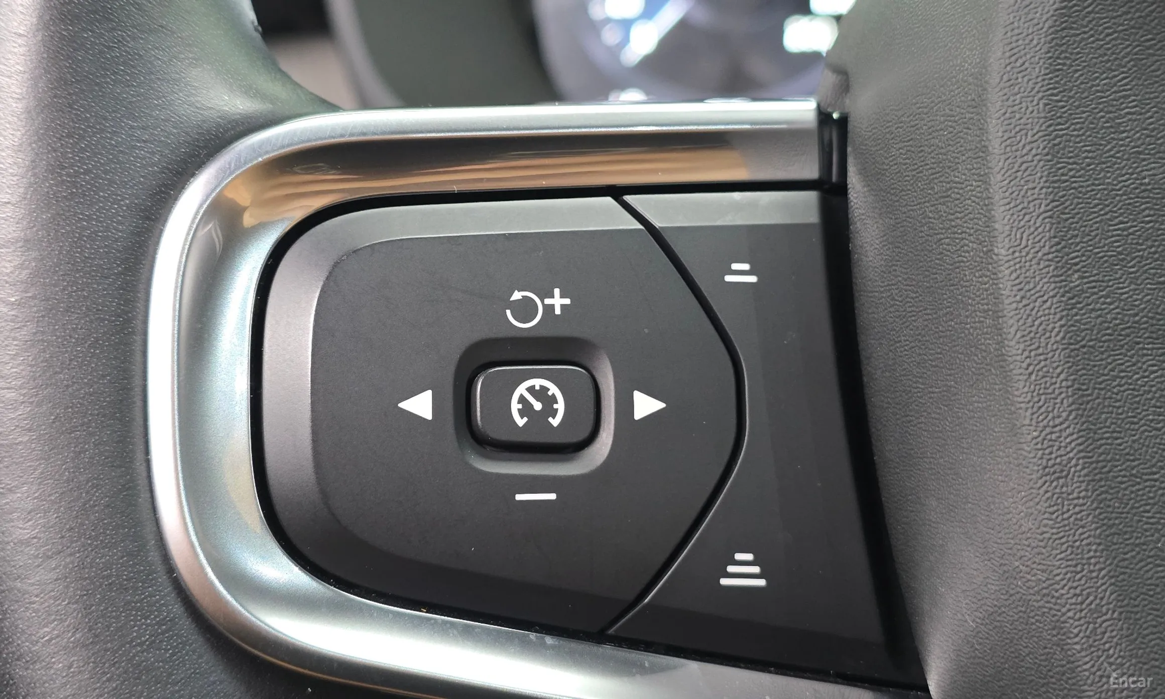 Volvo XC40 превью 17