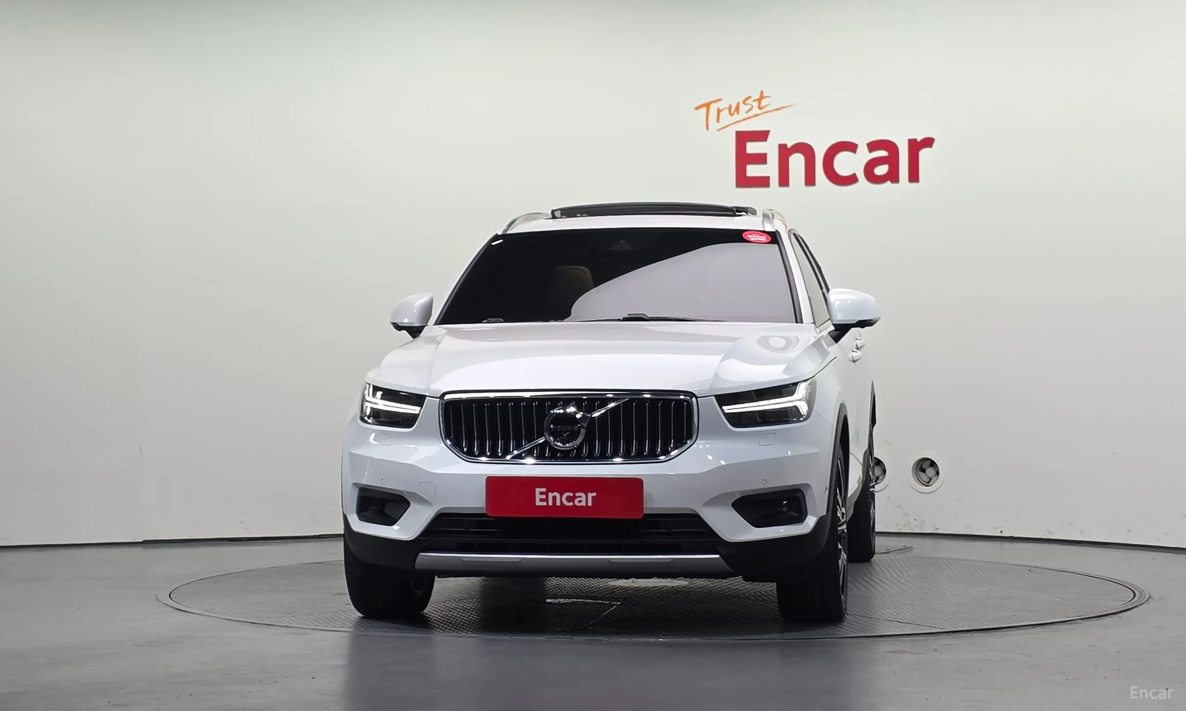 Volvo XC40 превью 3