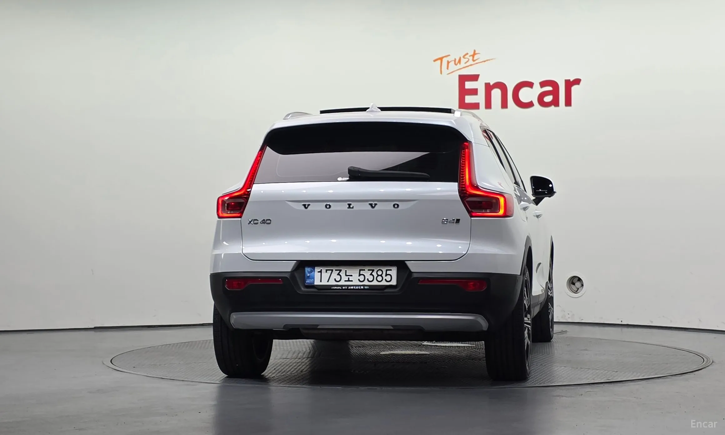 Volvo XC40 превью 4