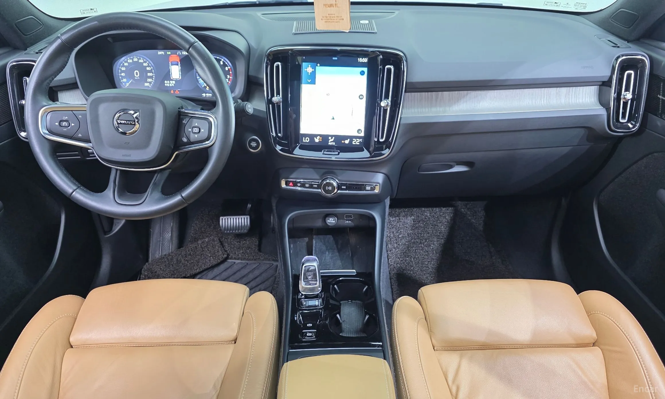 Volvo XC40 превью 7