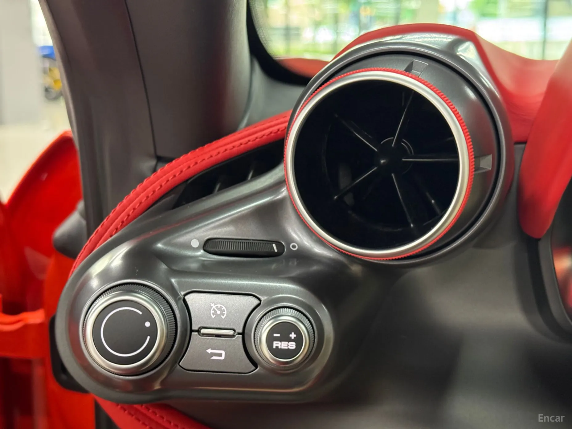 Ferrari F8 Spider превью 11
