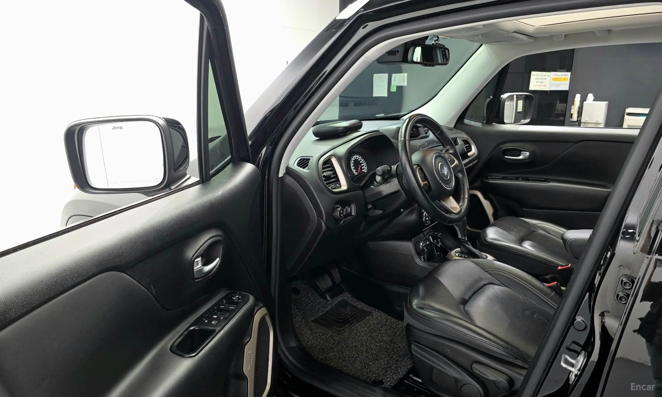 Jeep Renegade превью 10