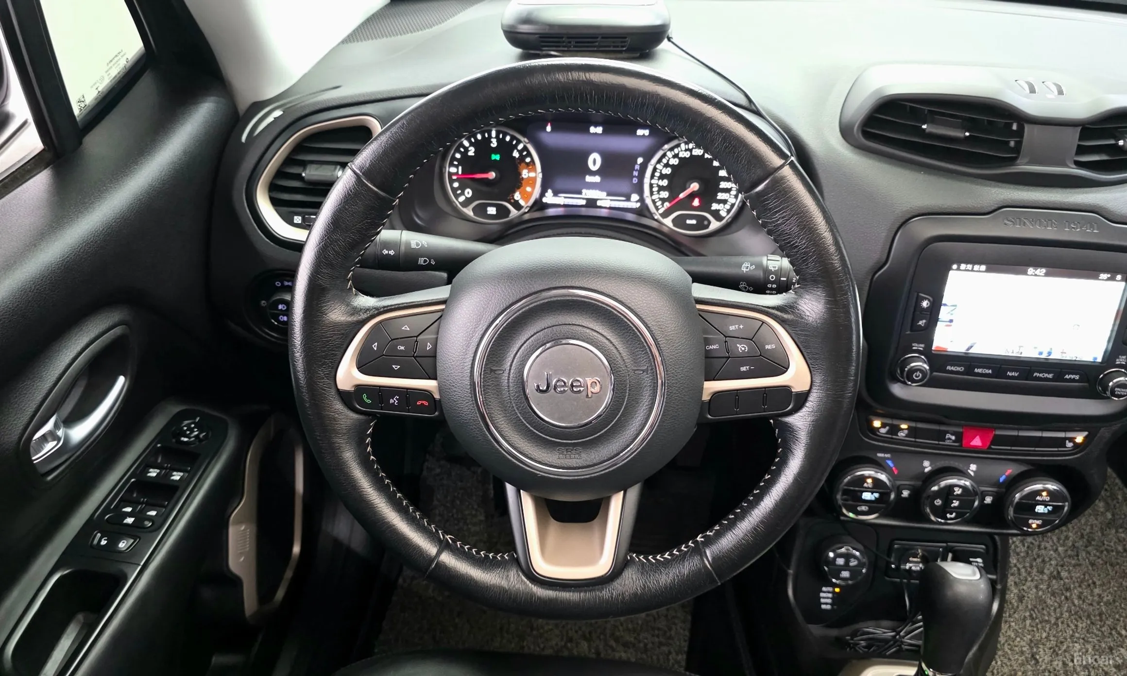 Jeep Renegade превью 14