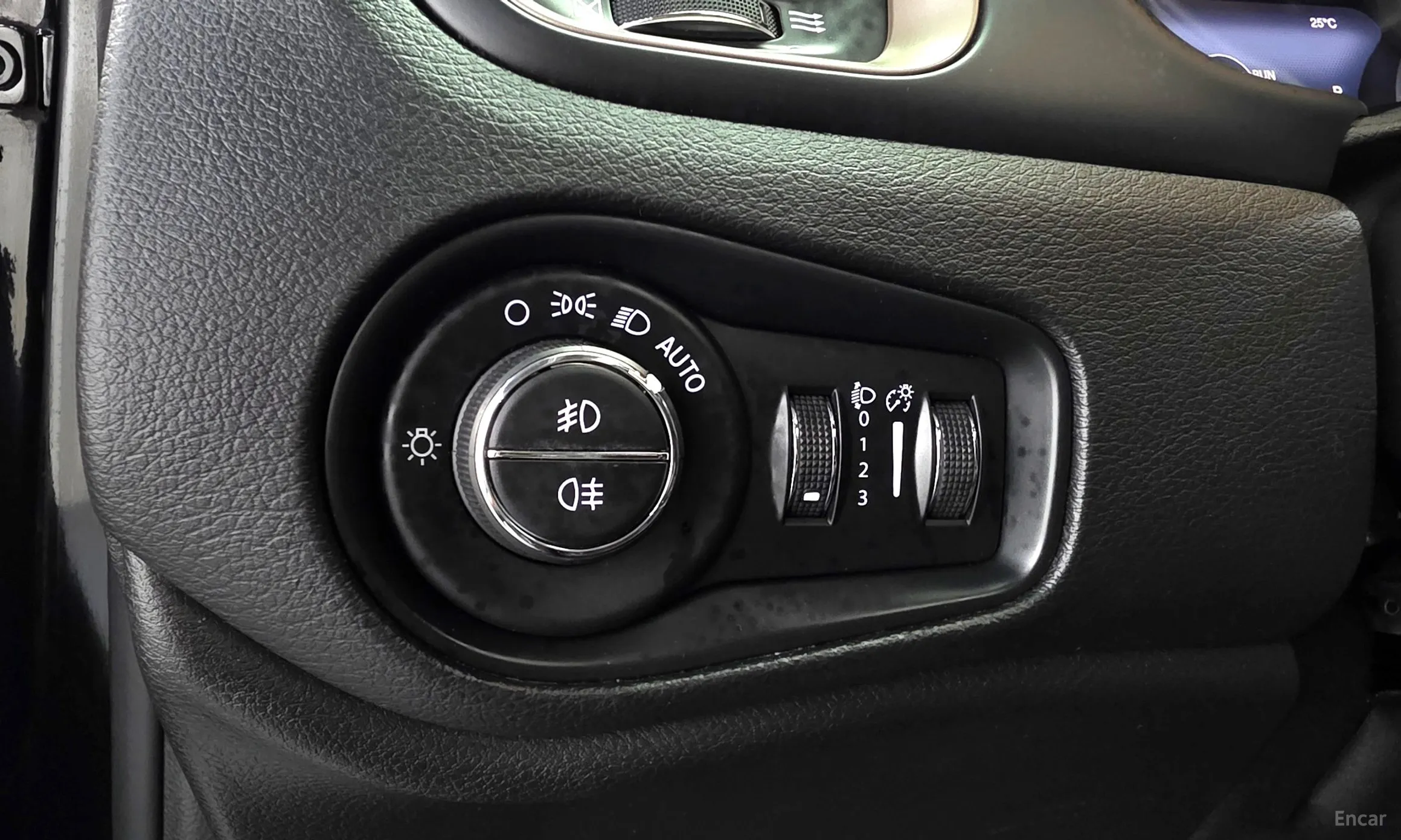 Jeep Renegade превью 18