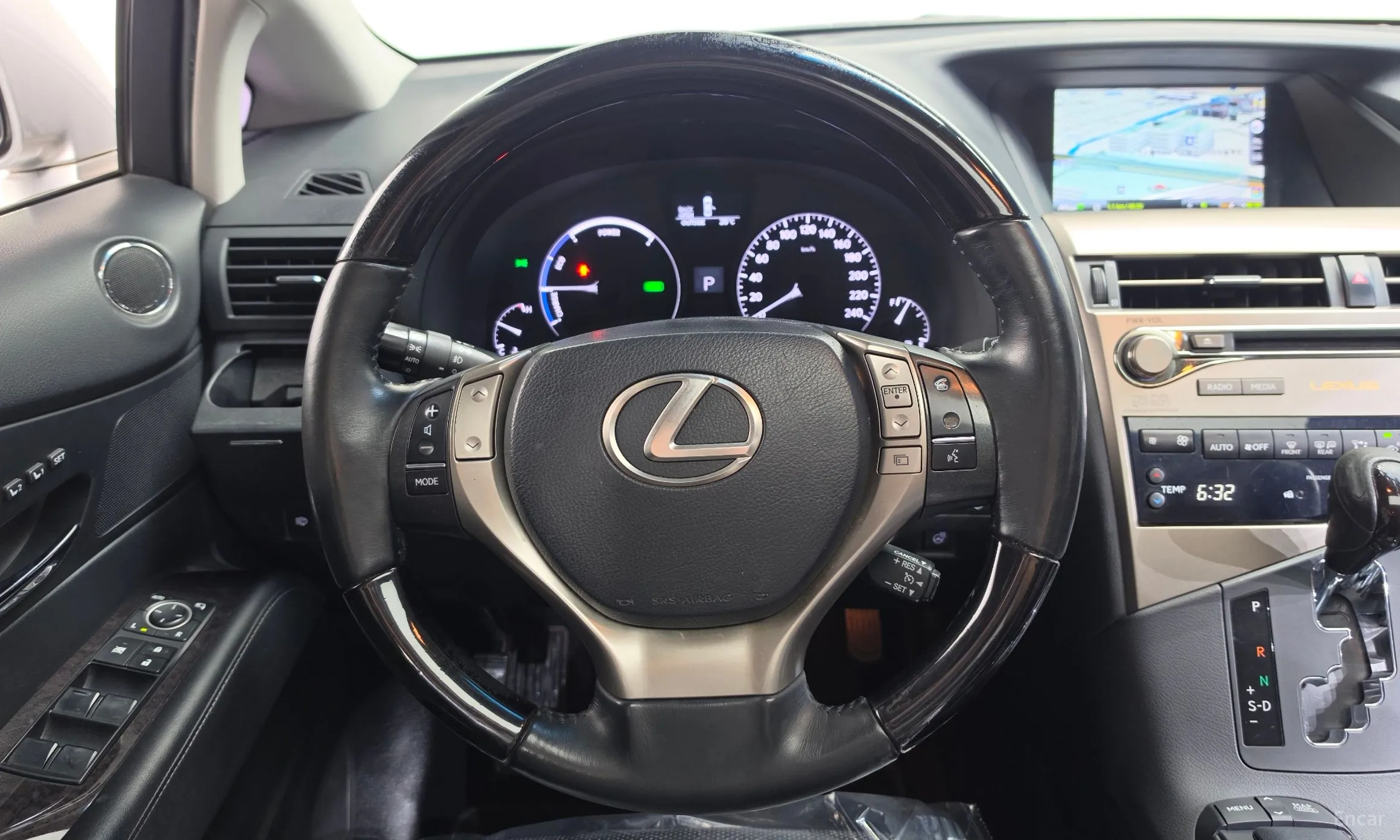 Lexus RX450h превью 14