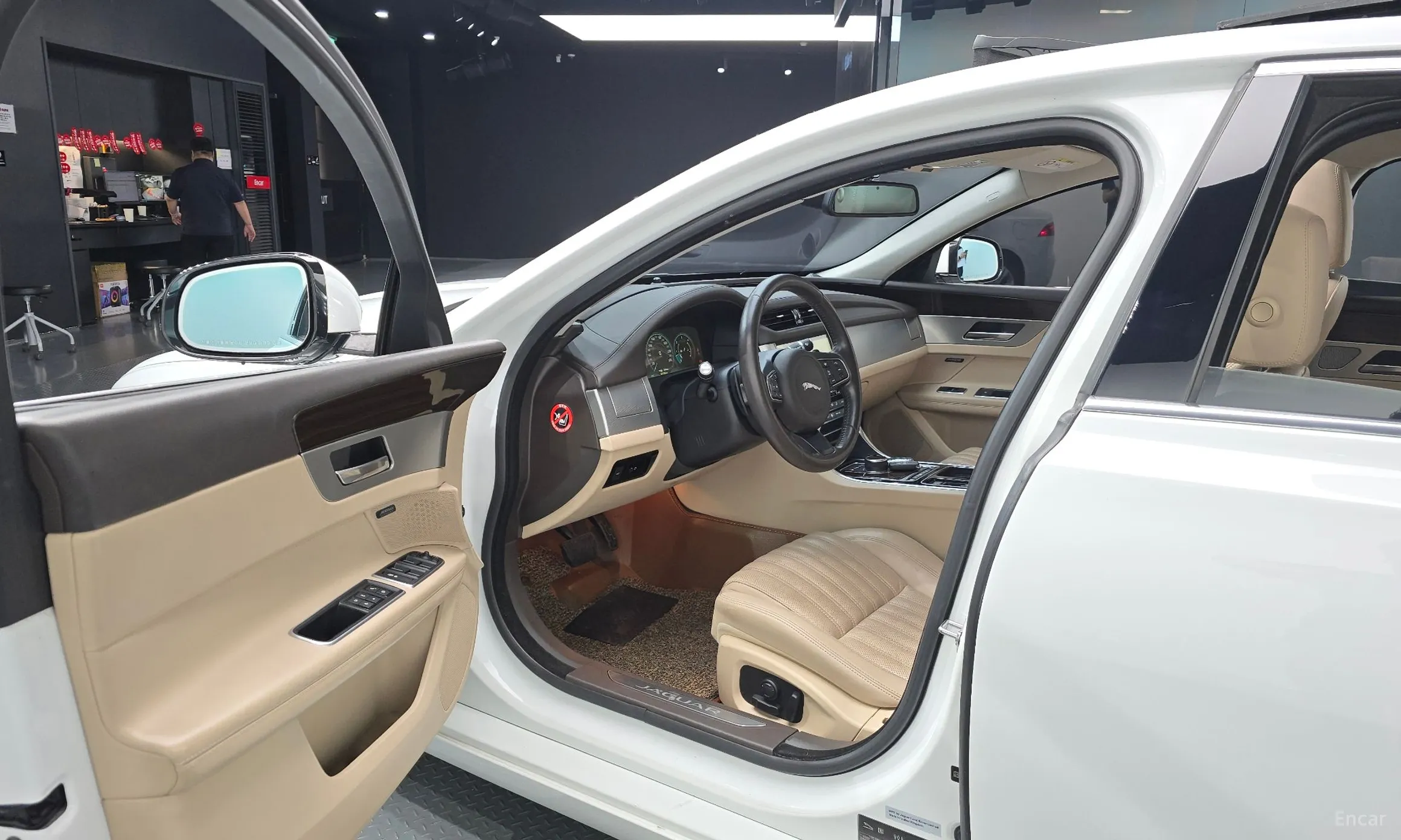 Jaguar XF (x260) превью 10