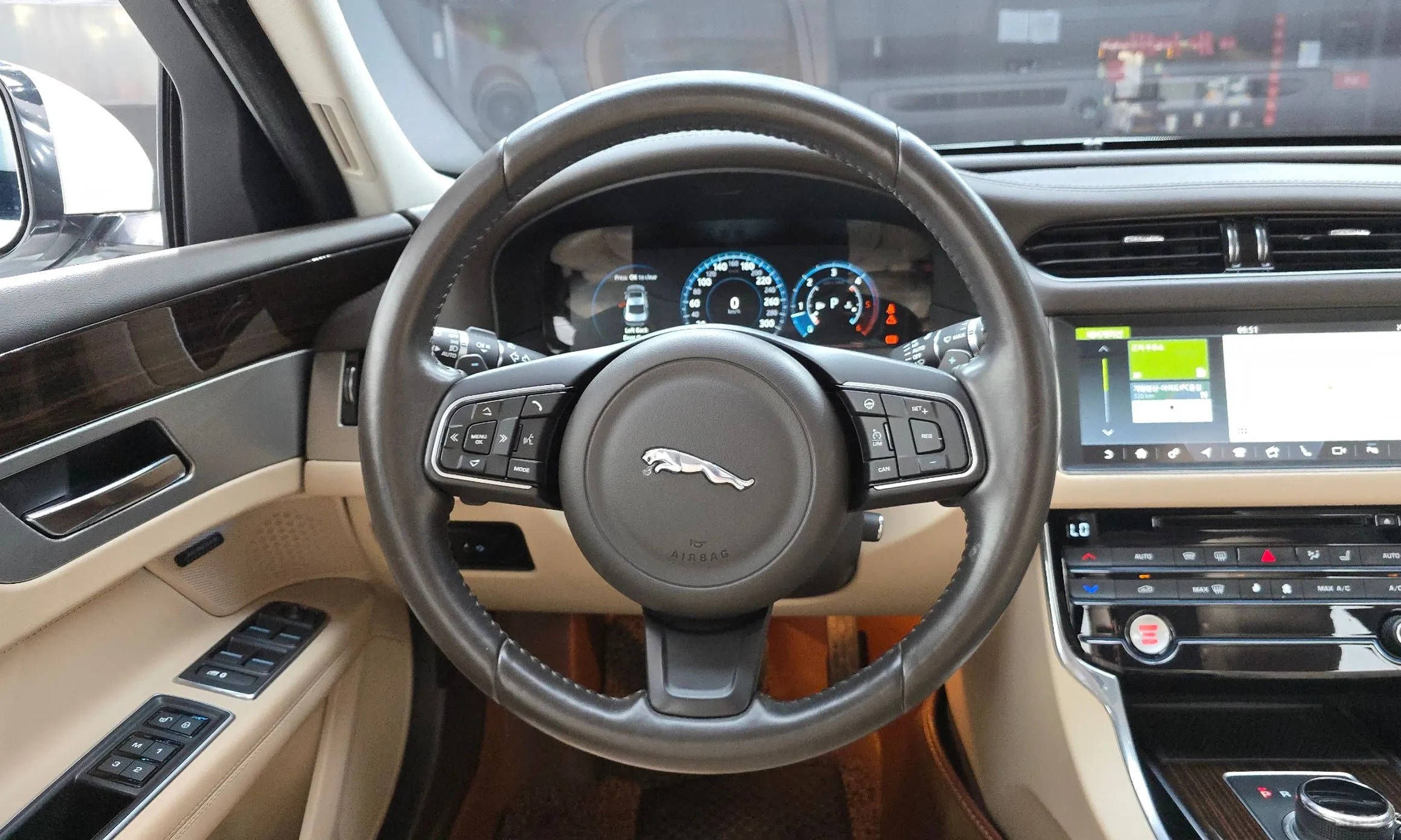 Jaguar XF (x260) превью 13