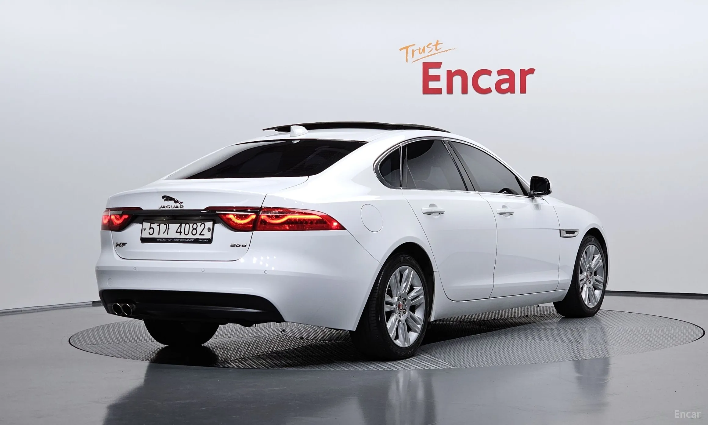 Jaguar XF (x260)