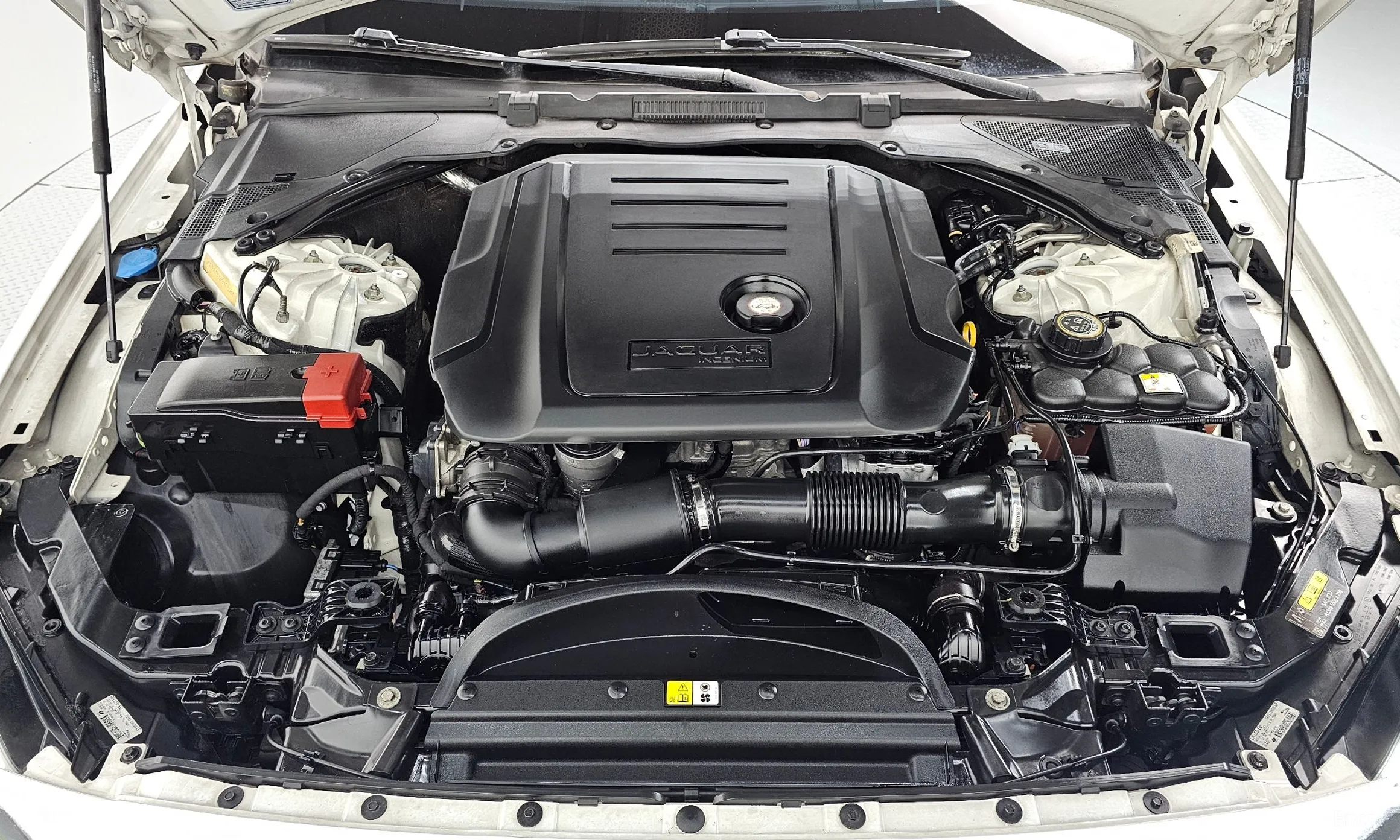 Jaguar XF (x260) превью 6