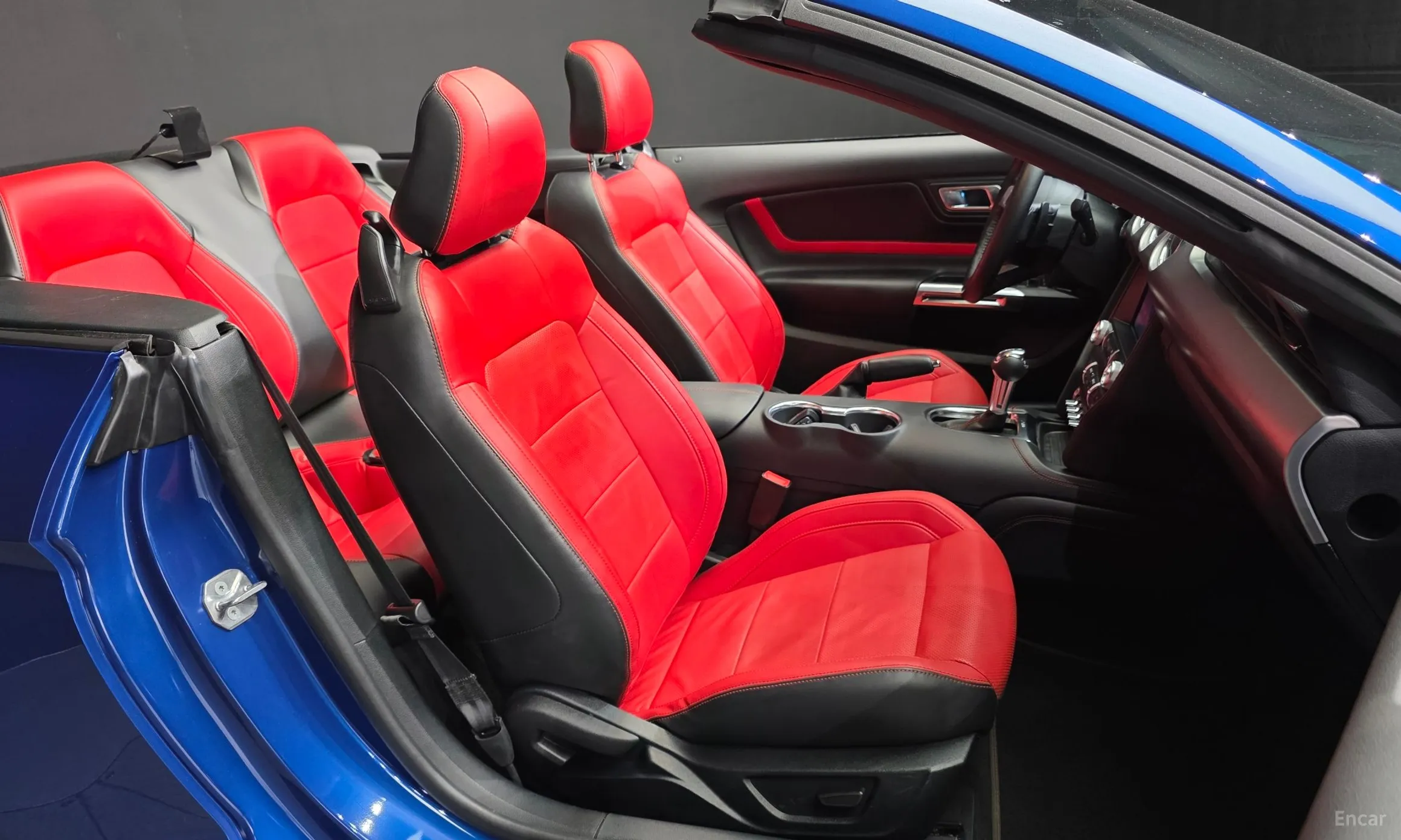 Ford Mustang превью 12