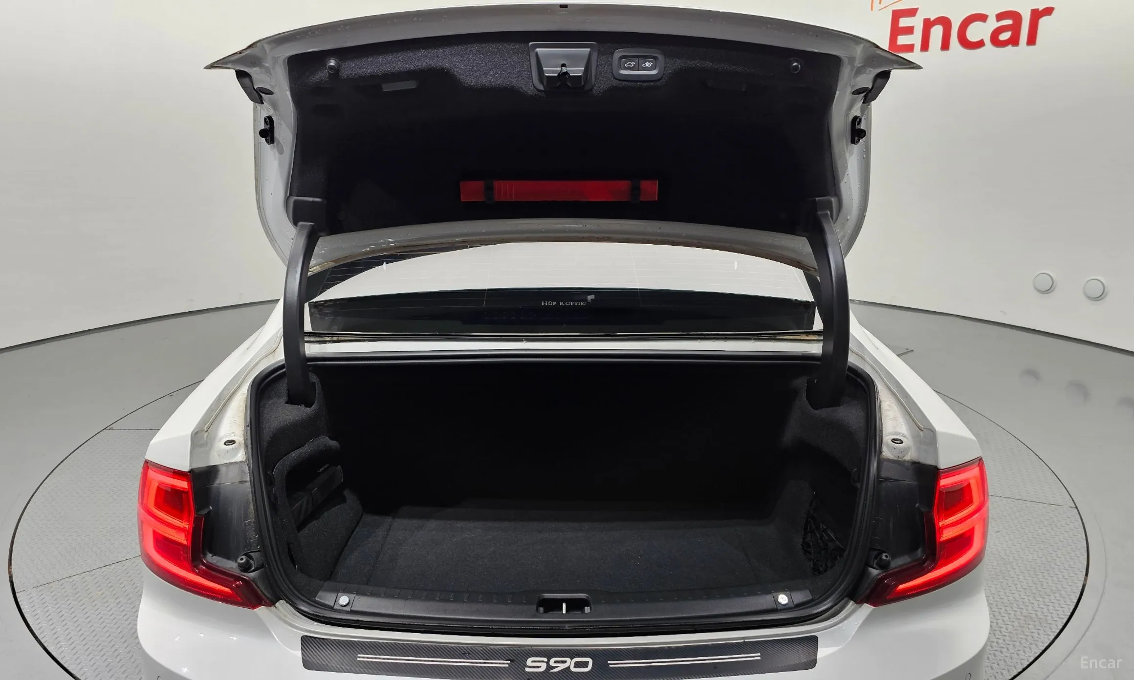 Volvo S90 превью 19