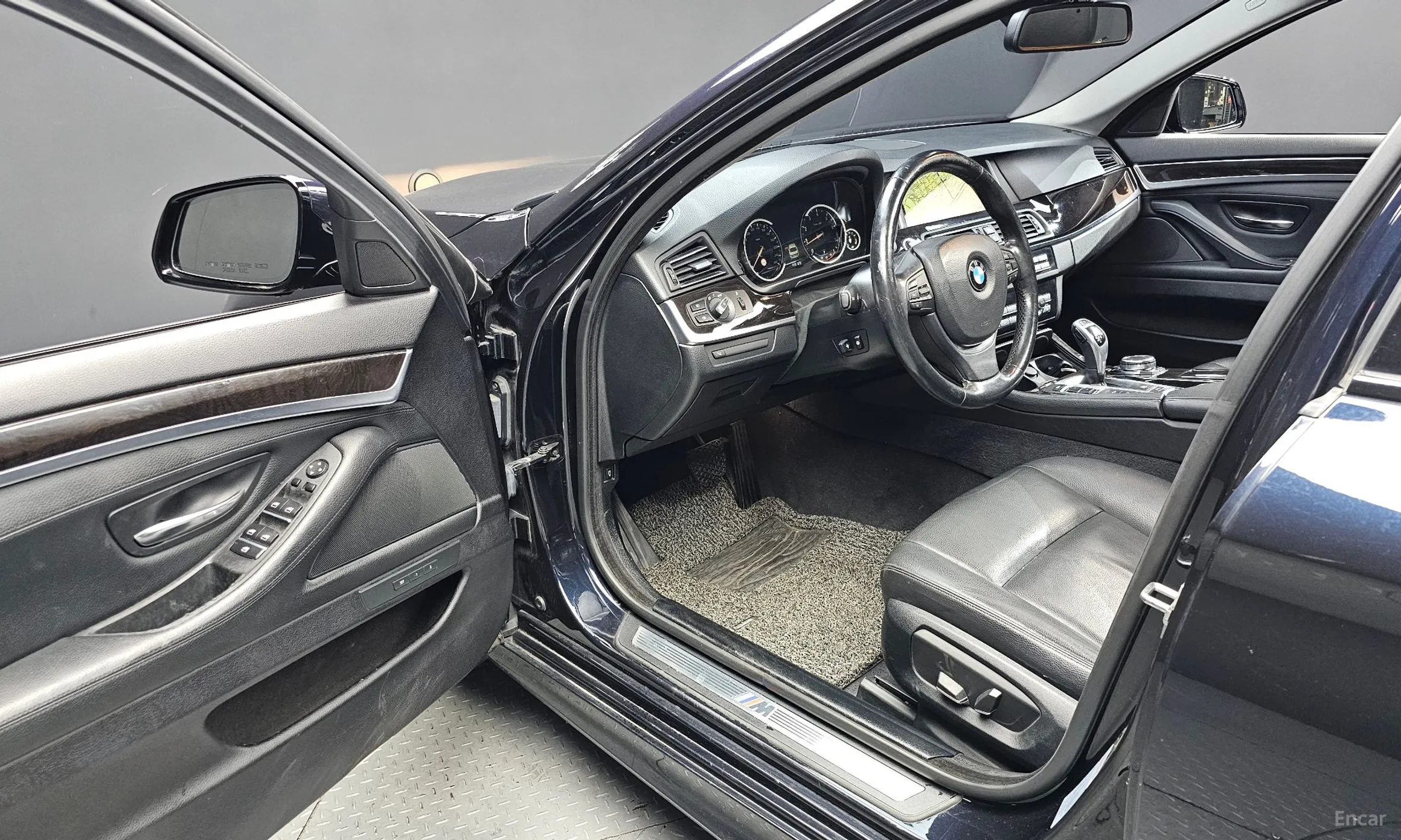 BMW 5 Series (F10) превью 10