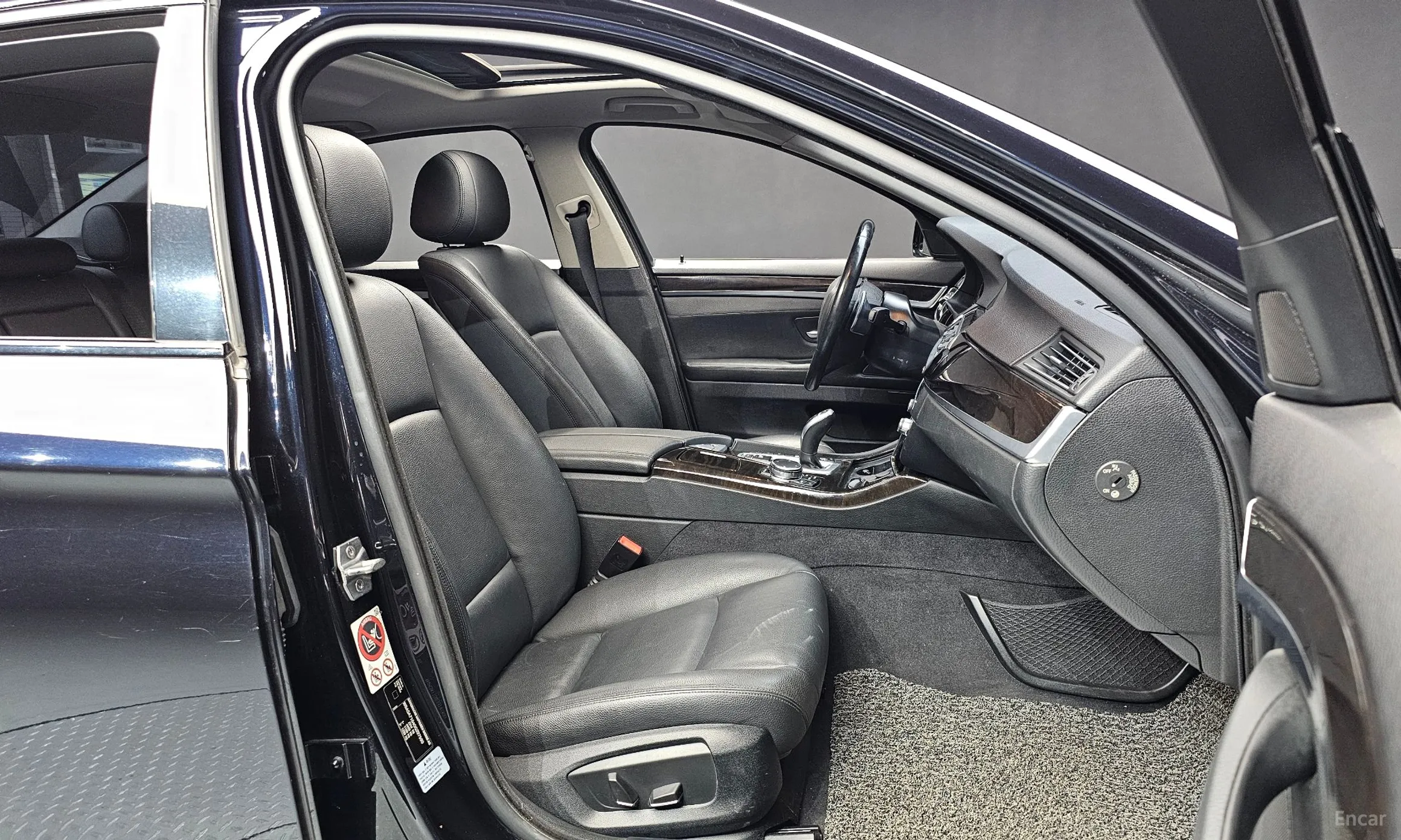 BMW 5 Series (F10) превью 11
