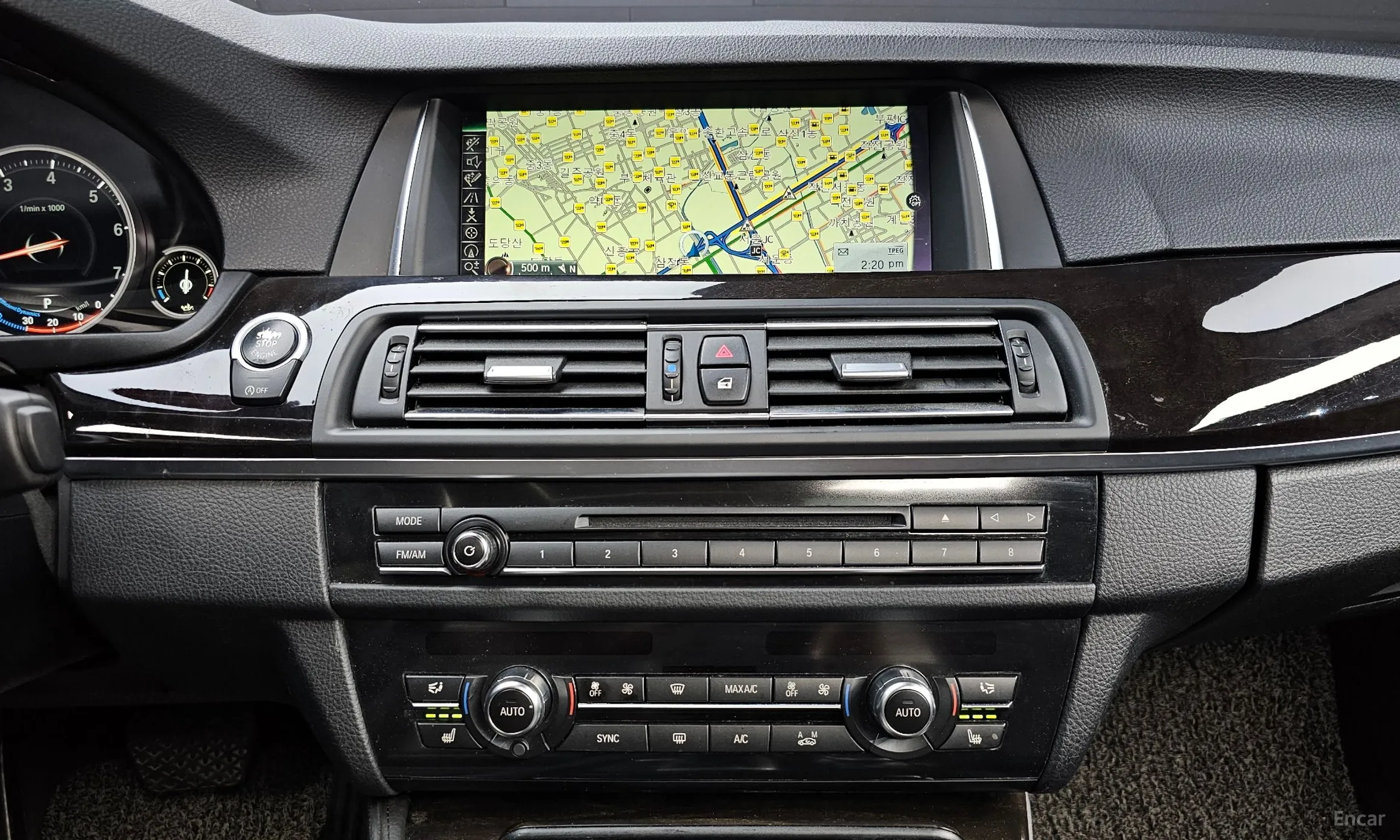 BMW 5 Series (F10) превью 14