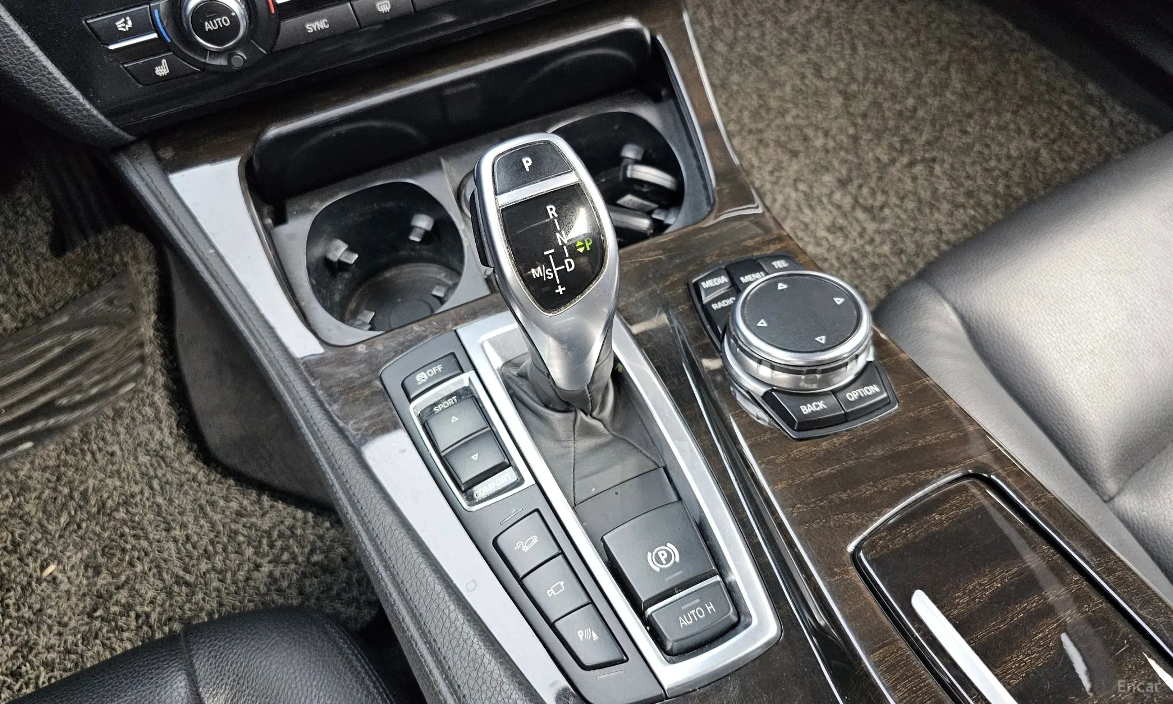 BMW 5 Series (F10) превью 9
