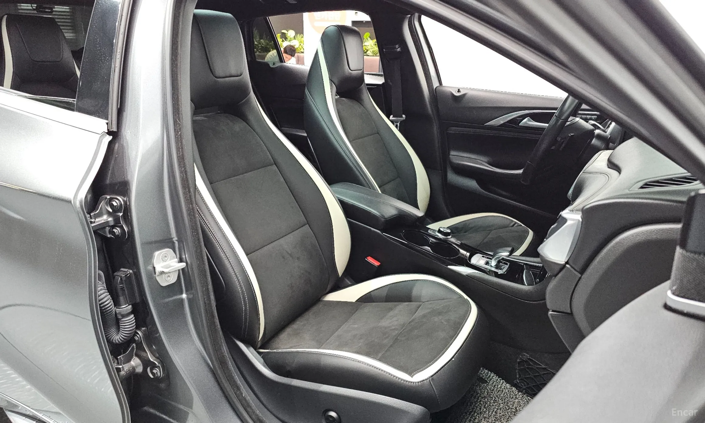 Infiniti Q30 превью 10