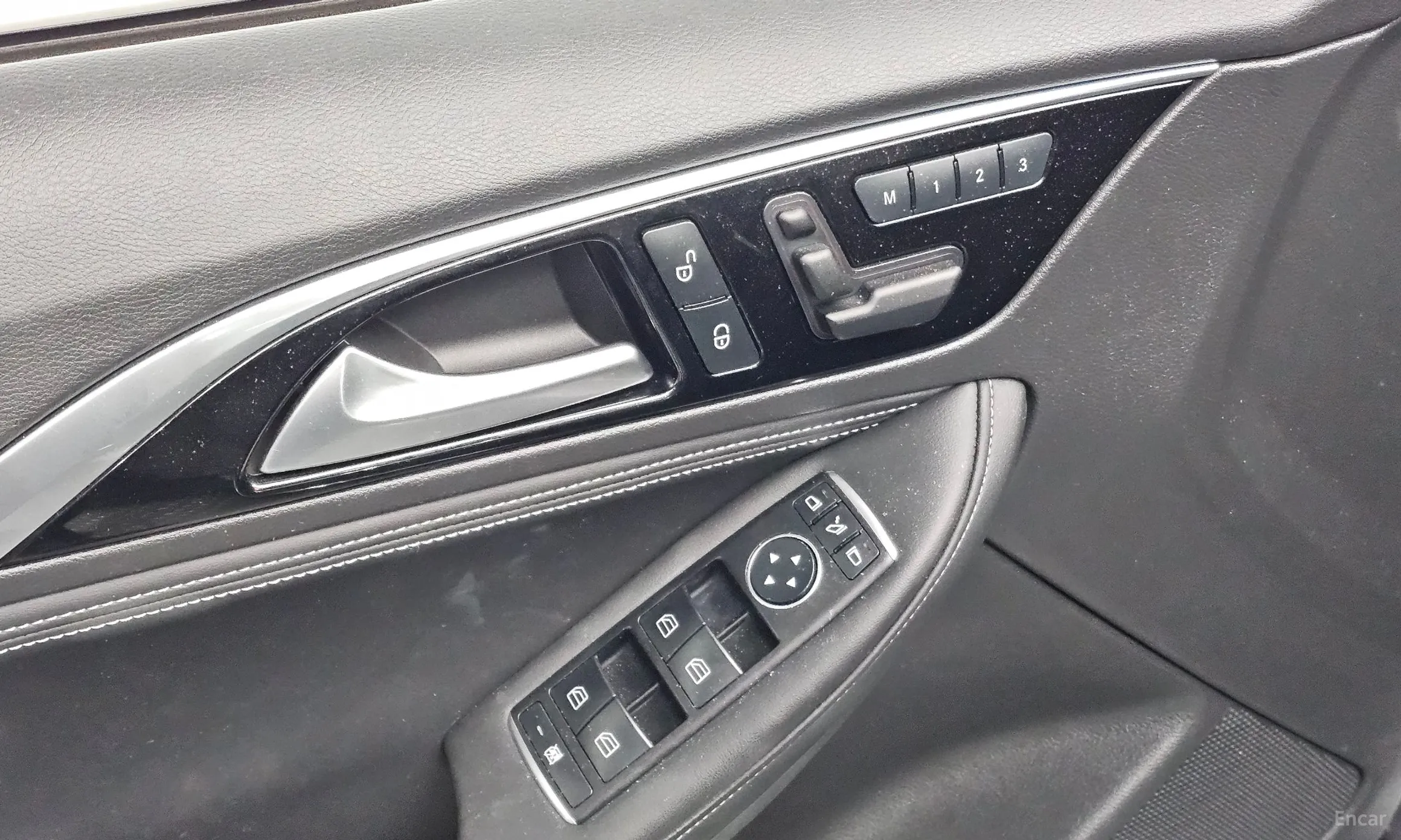 Infiniti Q30 превью 20