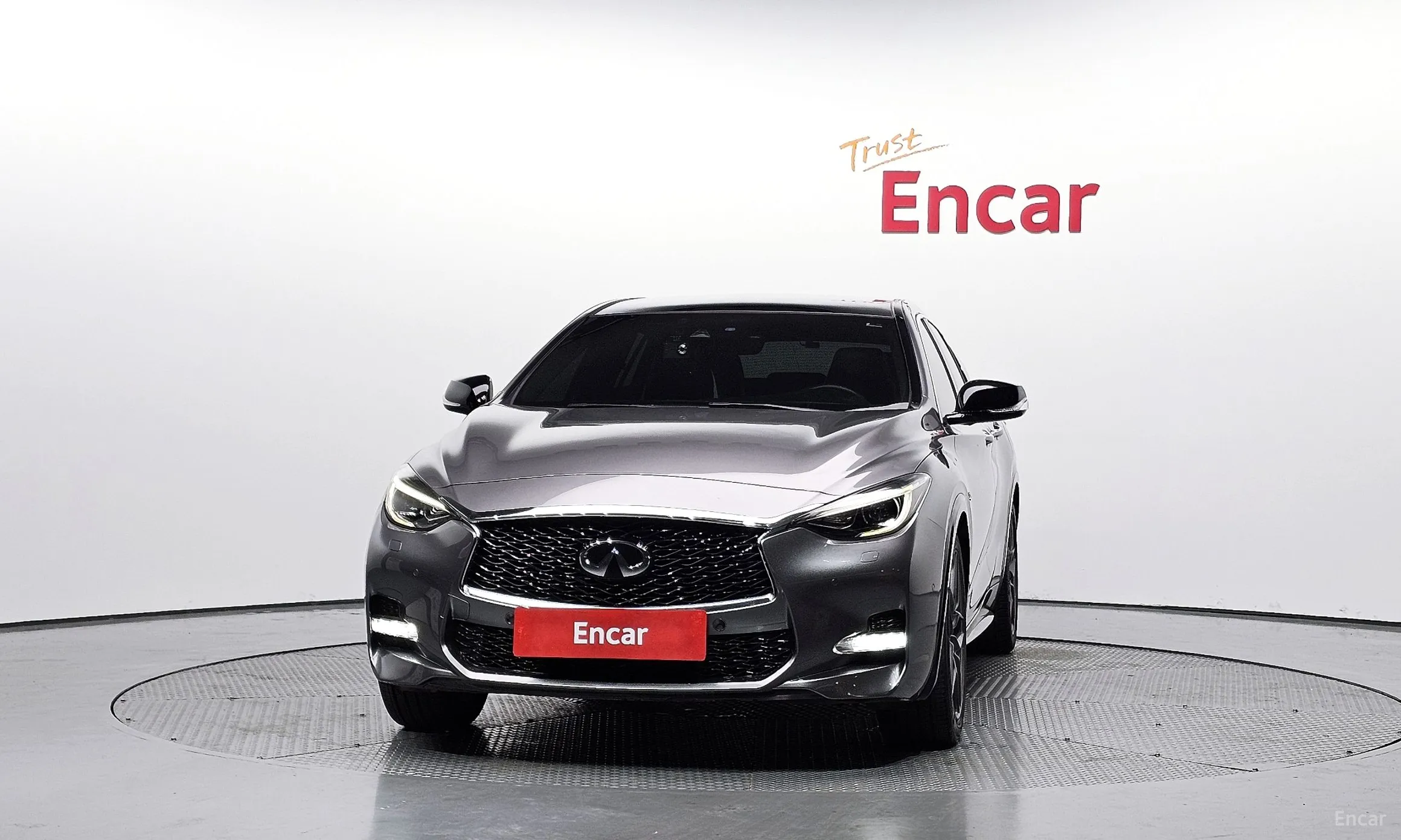 Infiniti Q30 превью 3
