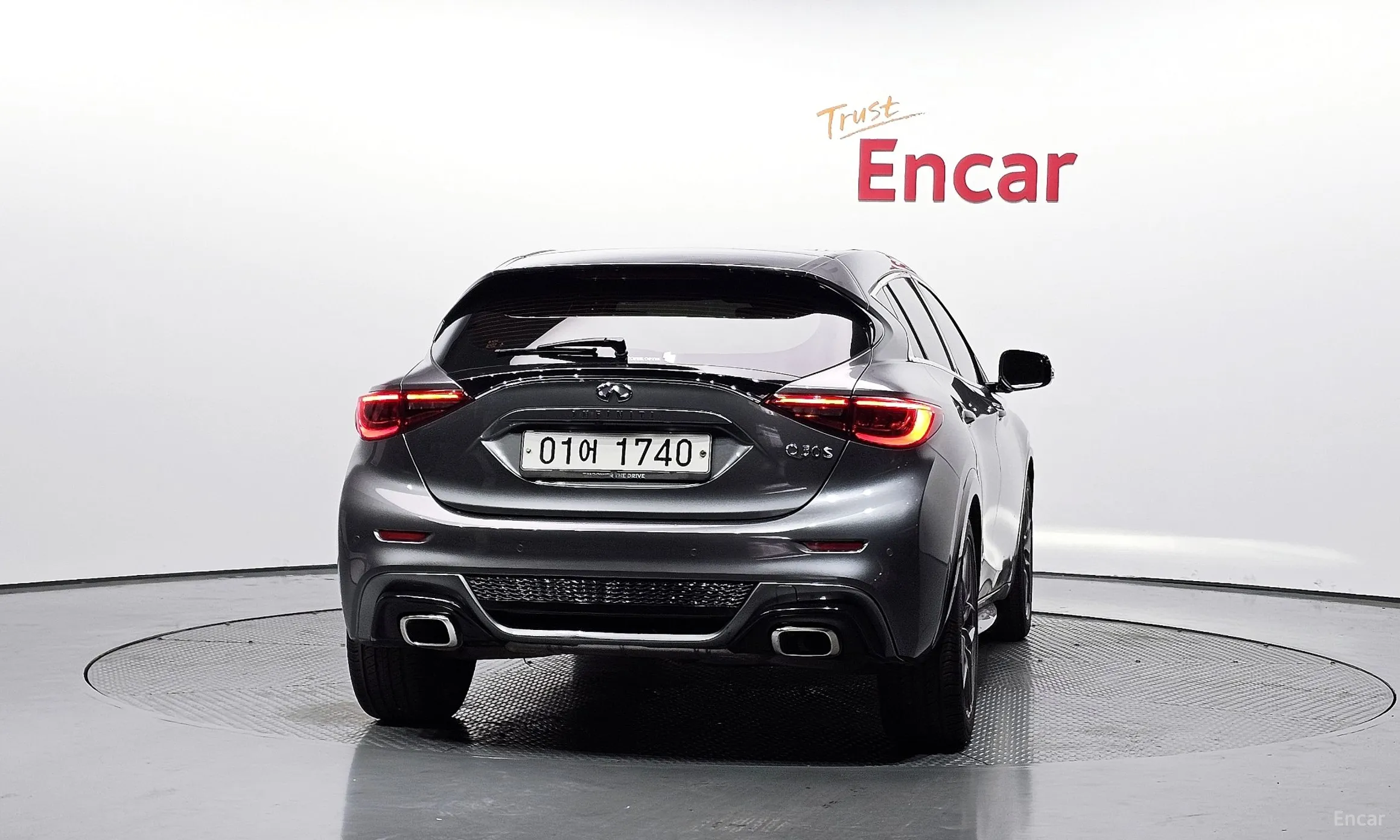 Infiniti Q30 превью 4