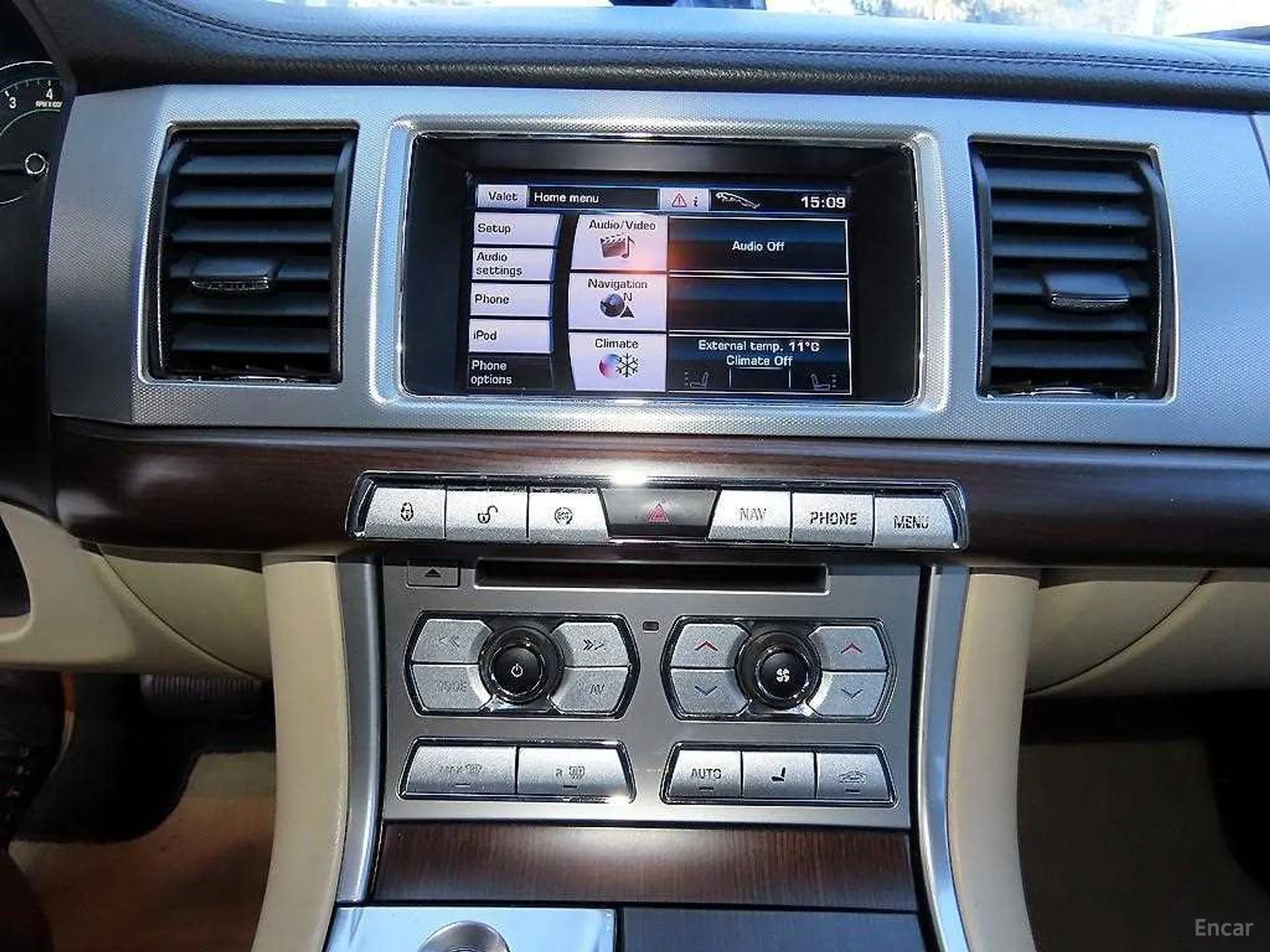 Jaguar New XF превью 12