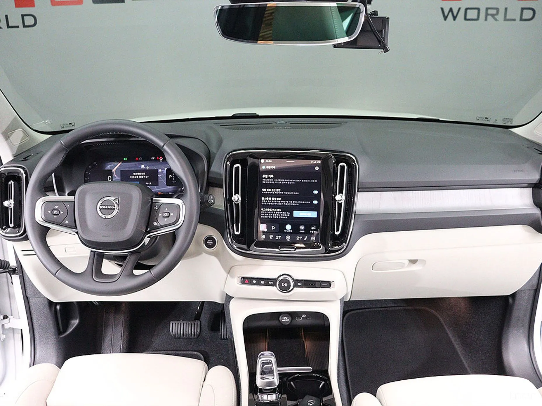 Volvo XC40 превью 13