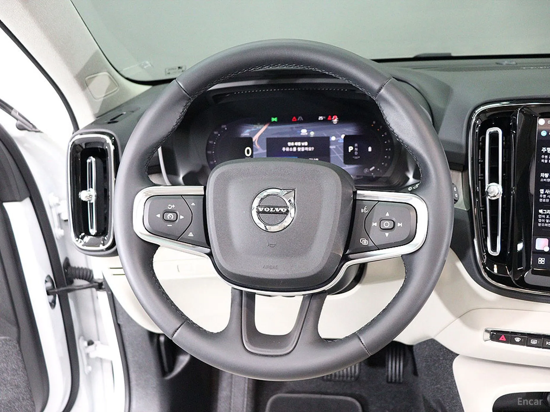 Volvo XC40 превью 14