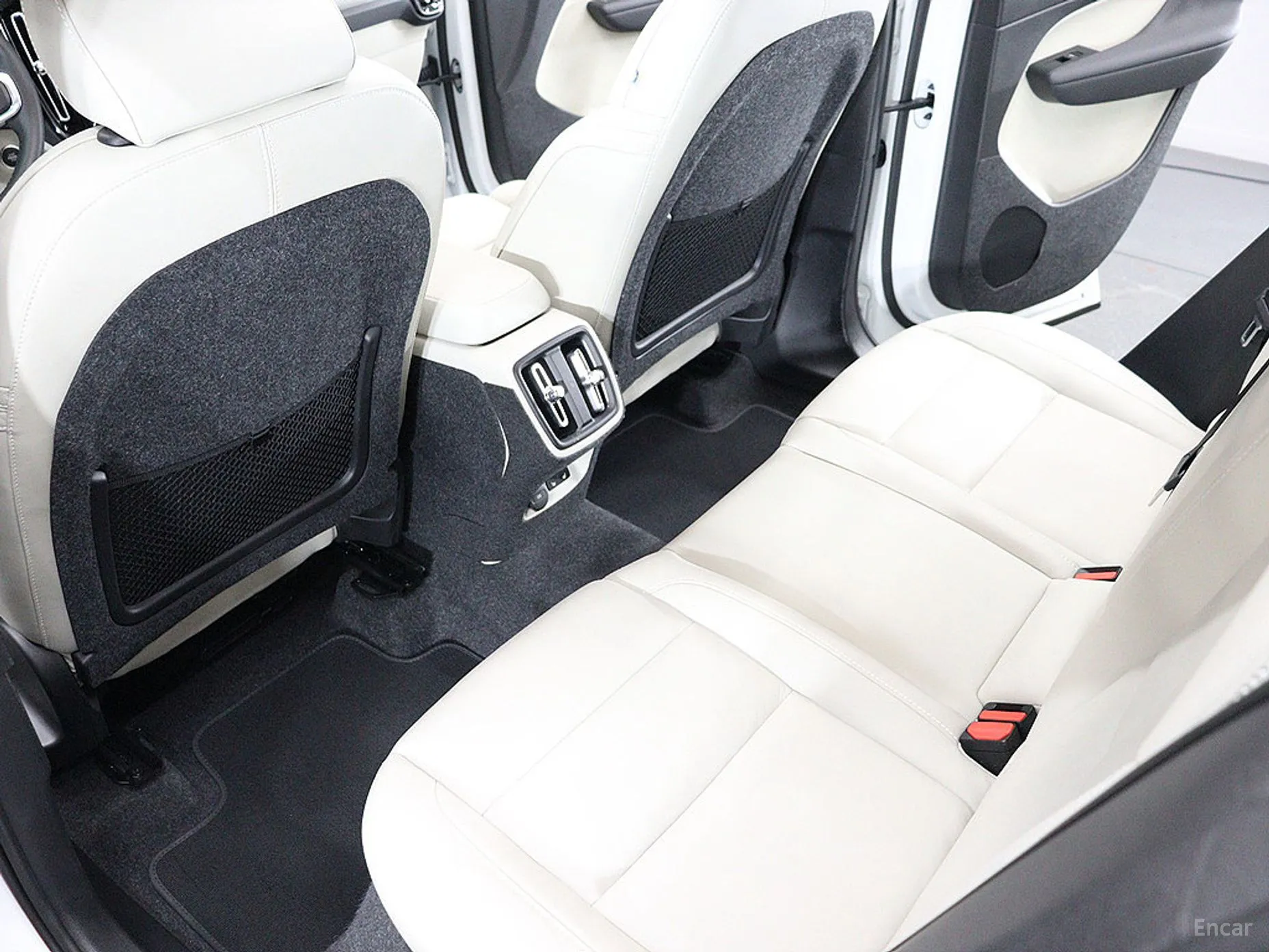 Volvo XC40 превью 15