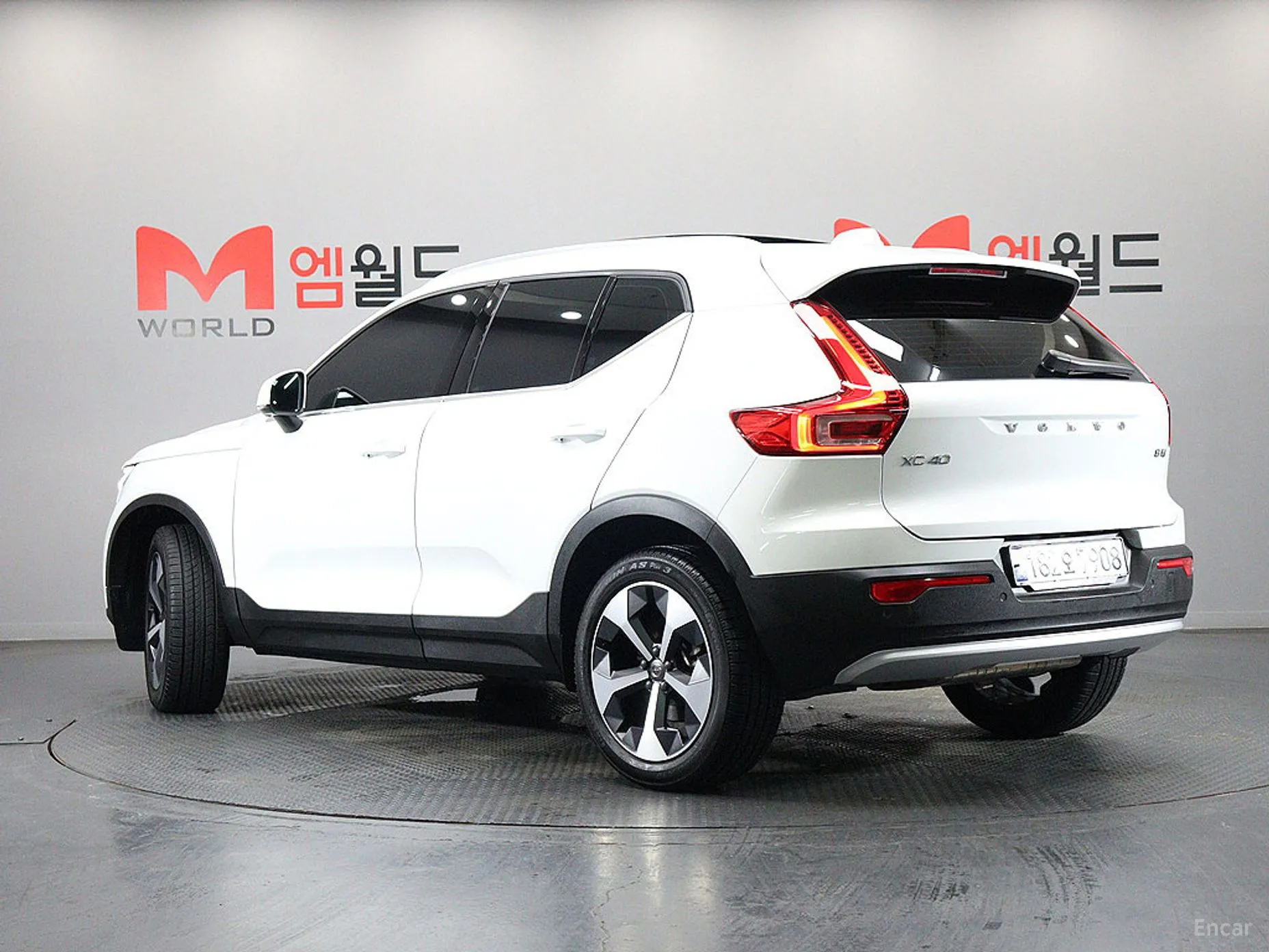 Volvo XC40 превью 3