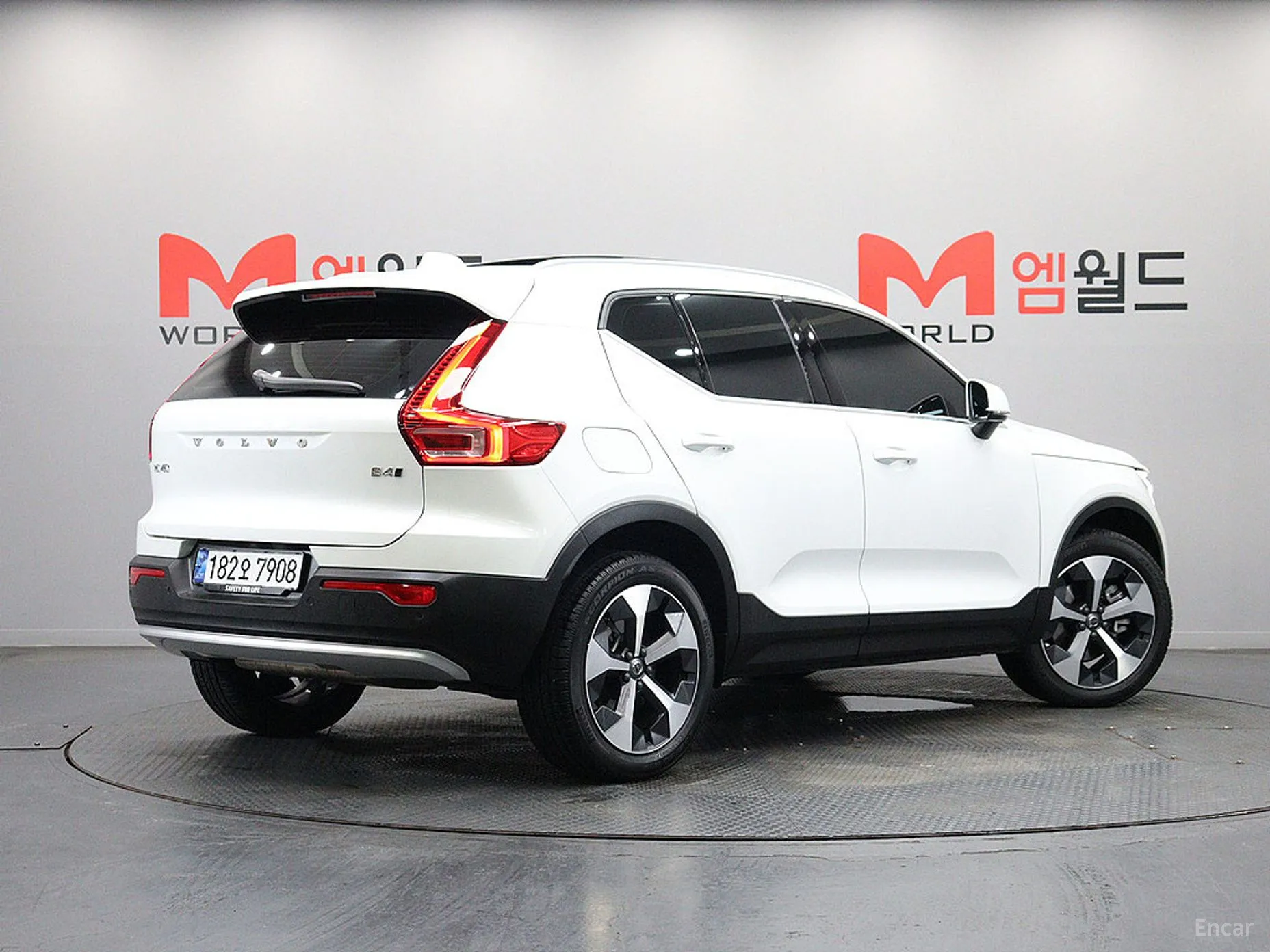 Volvo XC40 превью 4