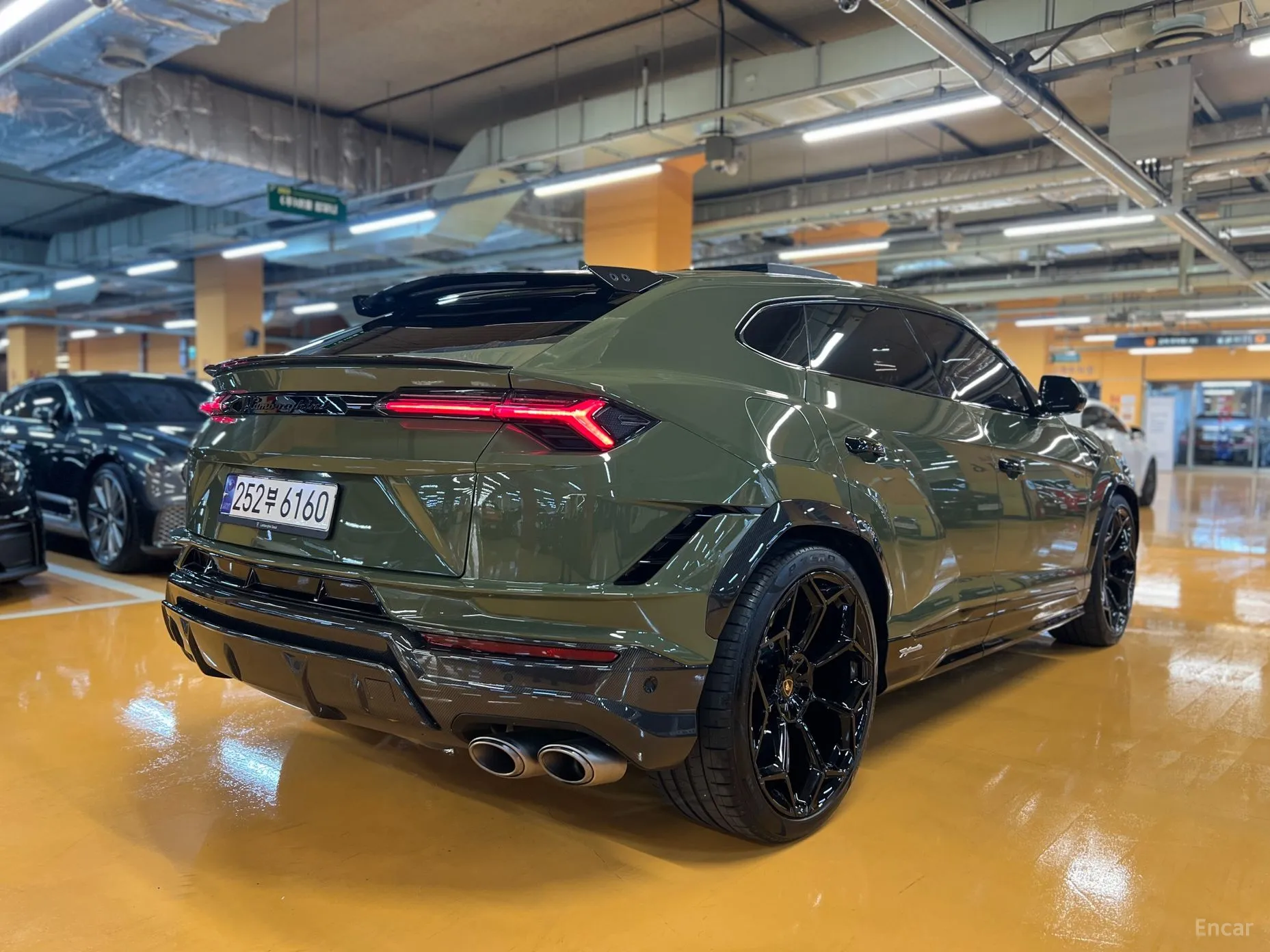 Lamborghini Urus превью 5
