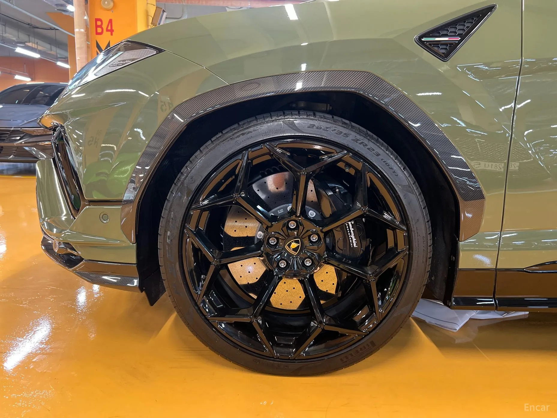 Lamborghini Urus превью 7